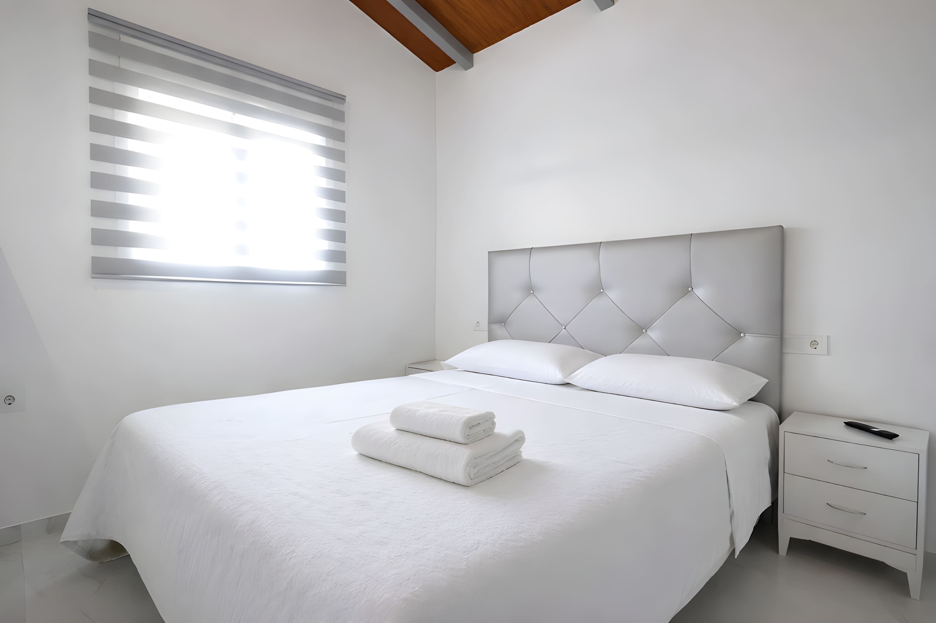 Encantador Chalet con Piscina y Terraza Soleada cerca del Mar en Conil - image 14