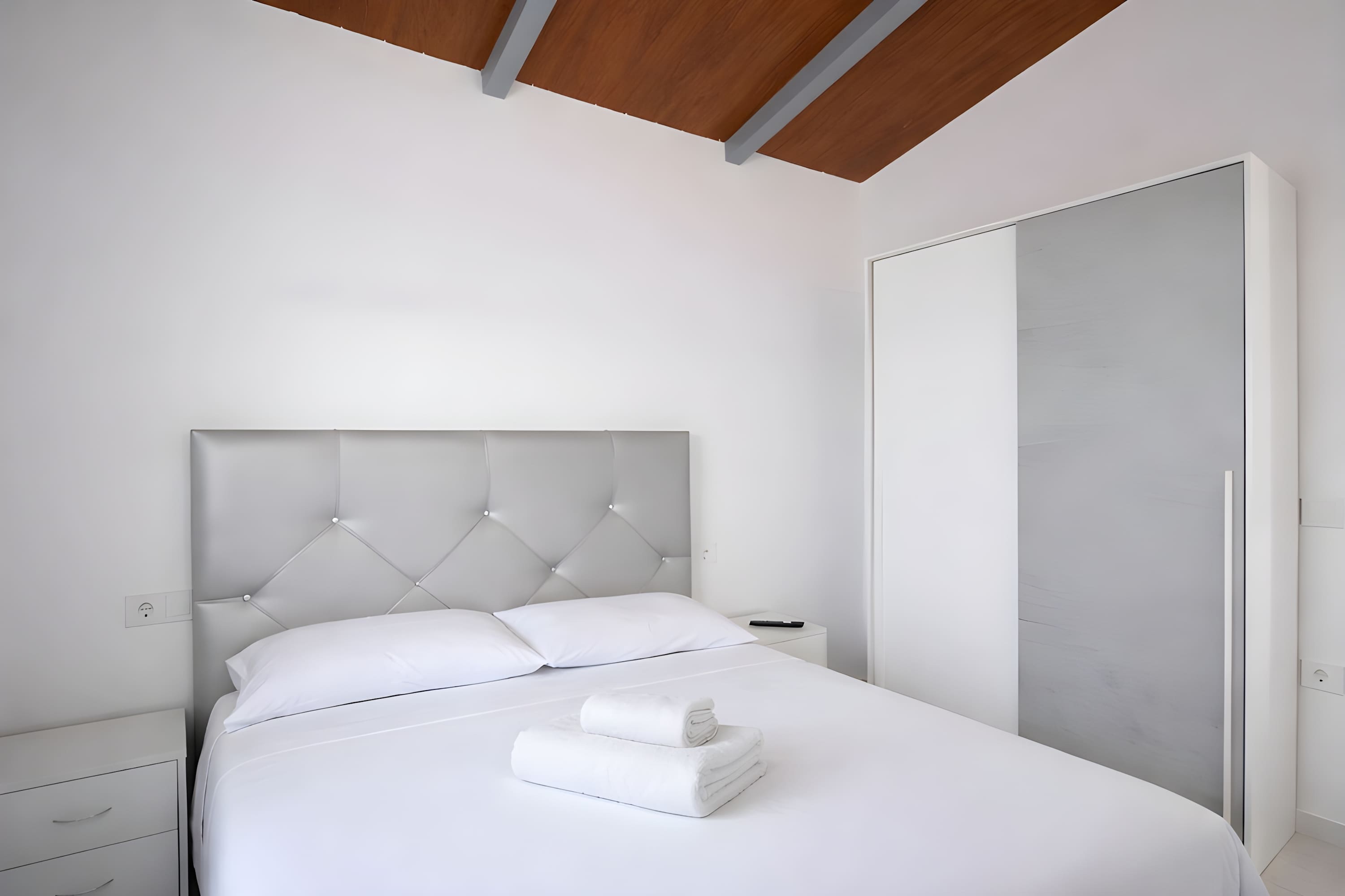 Encantador Chalet con Piscina y Terraza Soleada cerca del Mar en Conil - image 16