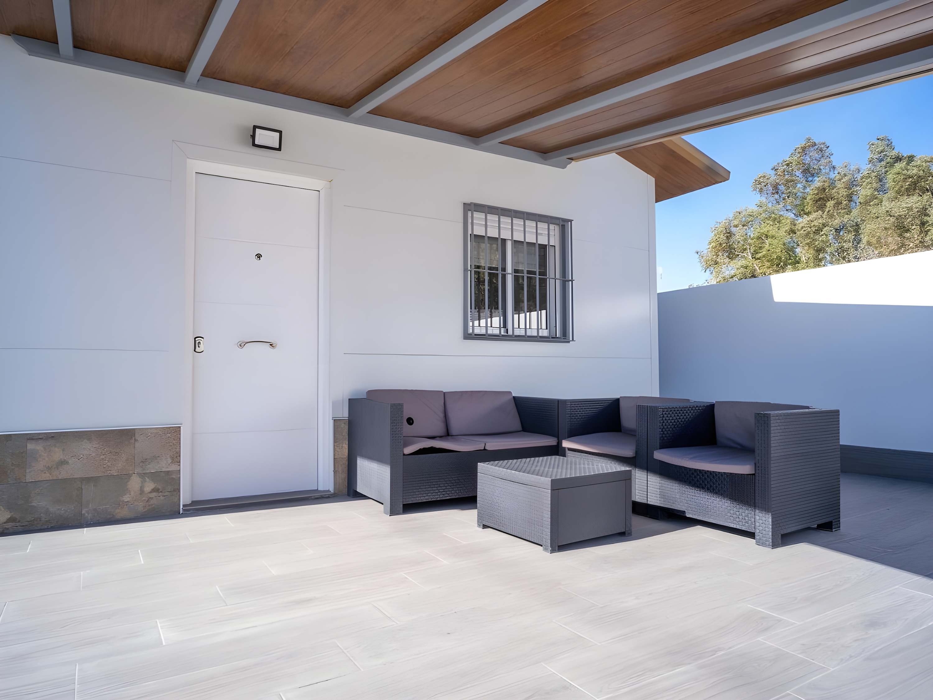 Encantador Chalet con Piscina y Terraza Soleada cerca del Mar en Conil - image 10