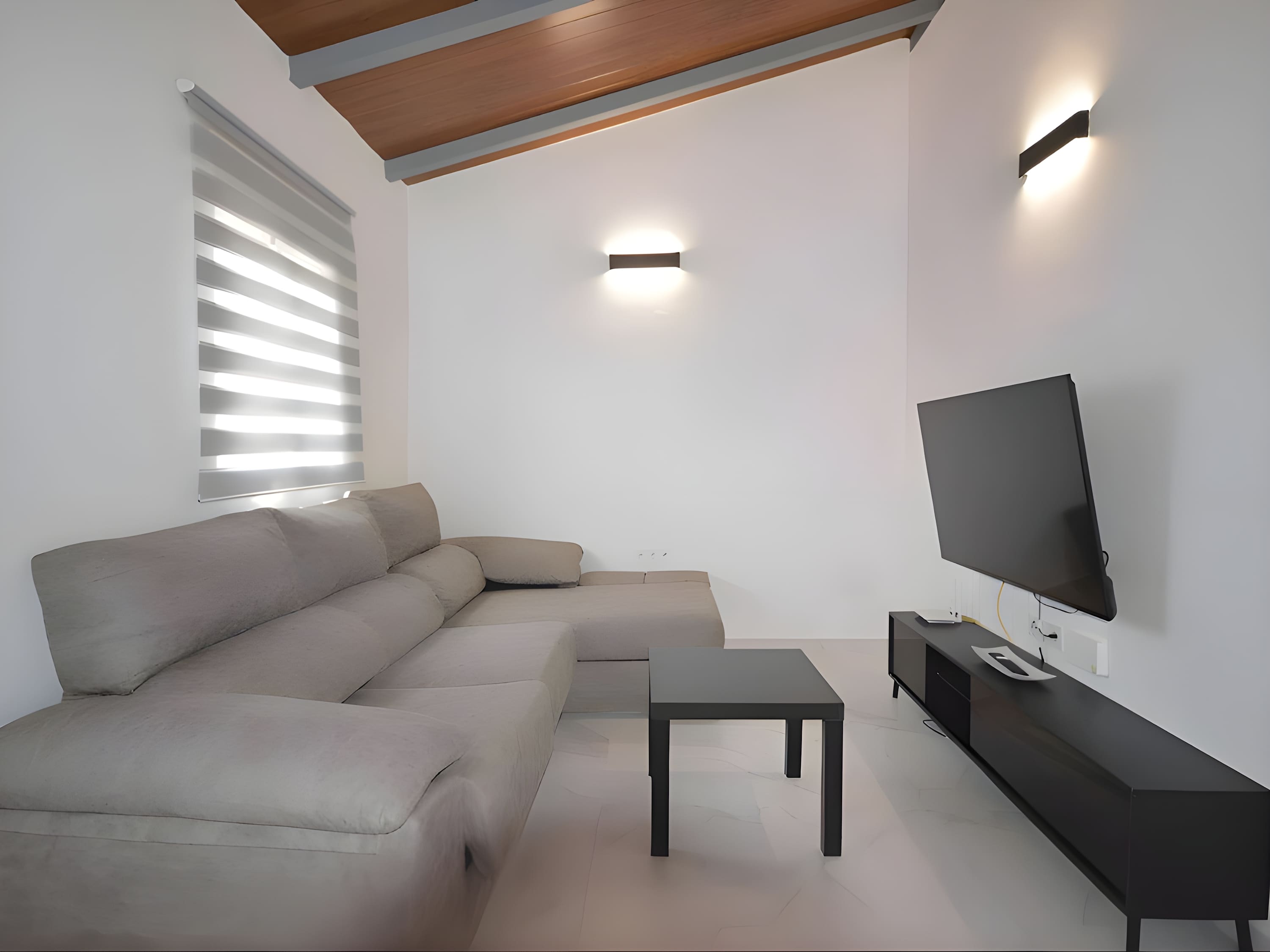 Encantador Chalet con Piscina y Terraza Soleada cerca del Mar en Conil - image 8