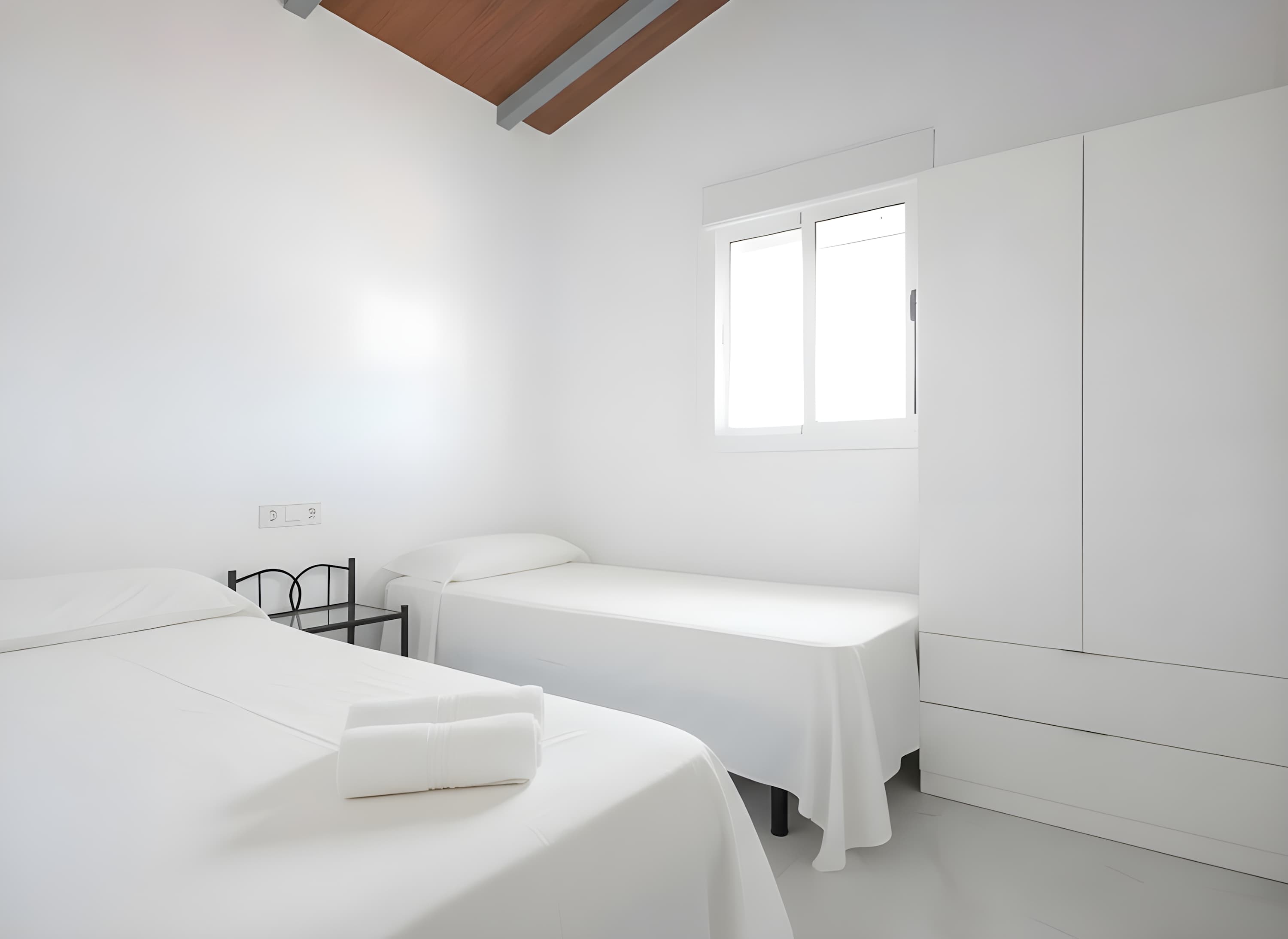 Encantador Chalet con Piscina y Terraza Soleada cerca del Mar en Conil - image 23