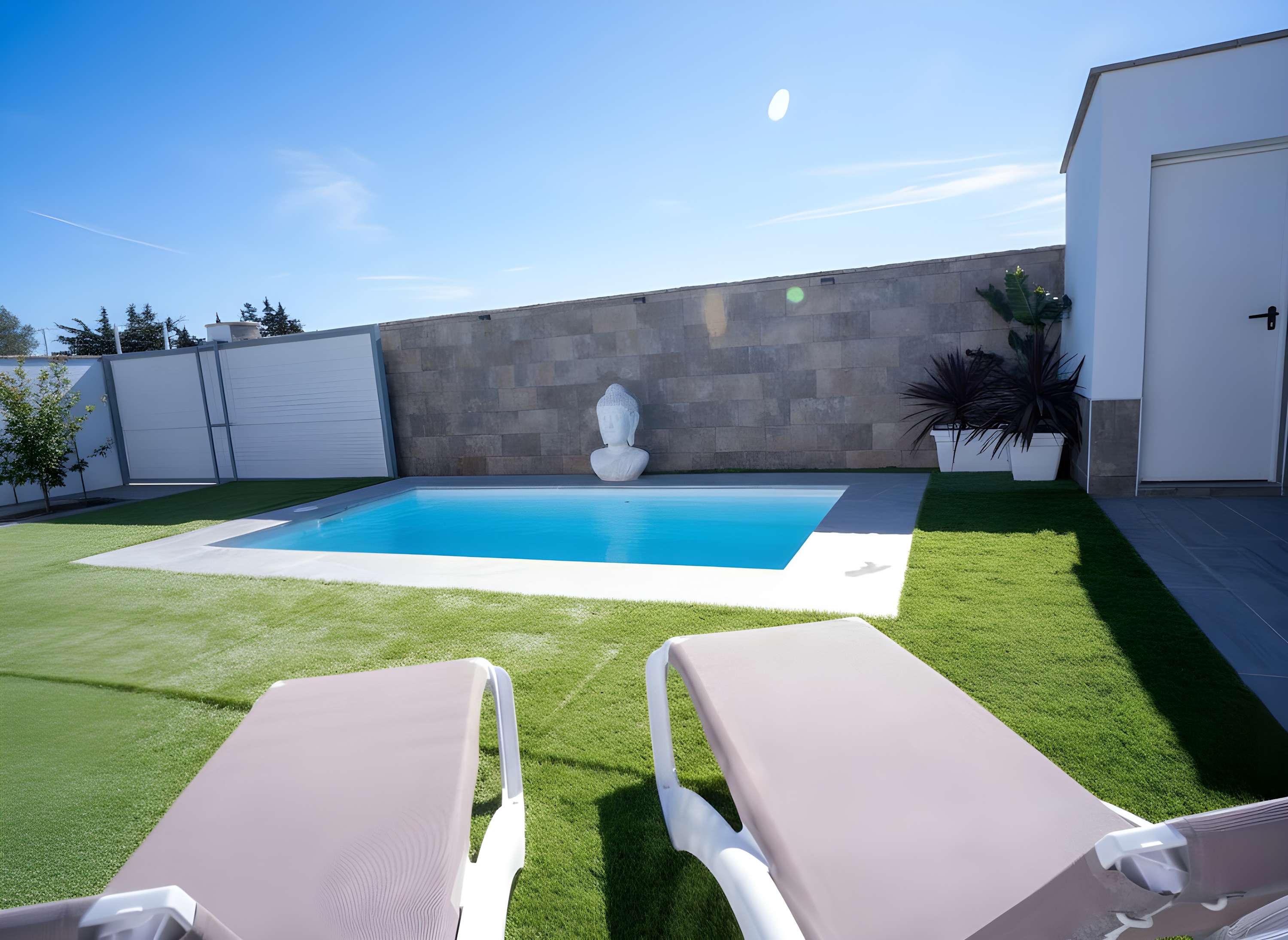 Encantador Chalet con Piscina y Terraza Soleada cerca del Mar en Conil - image 27