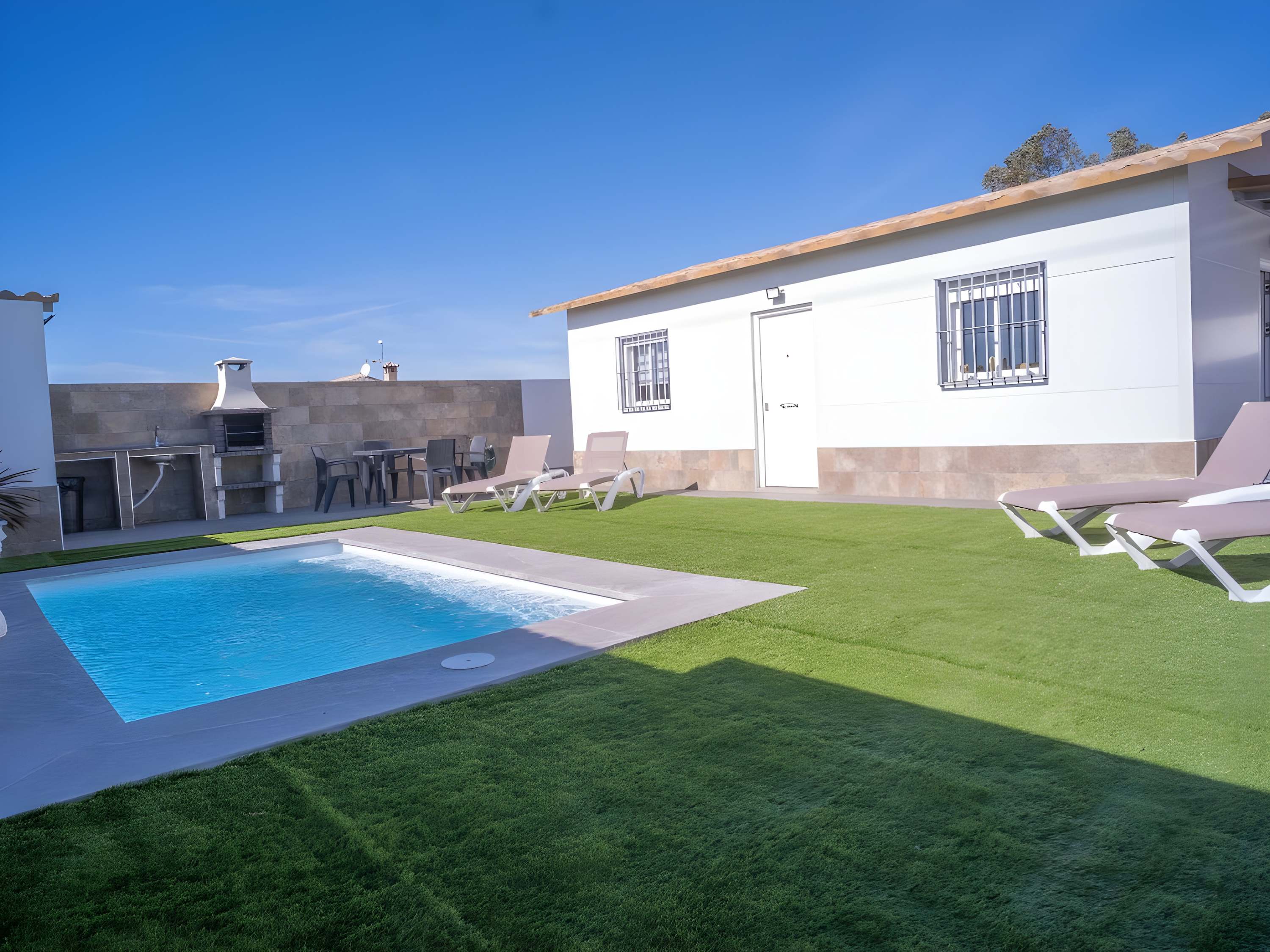 Encantador Chalet con Piscina y Terraza Soleada cerca del Mar en Conil - image 31