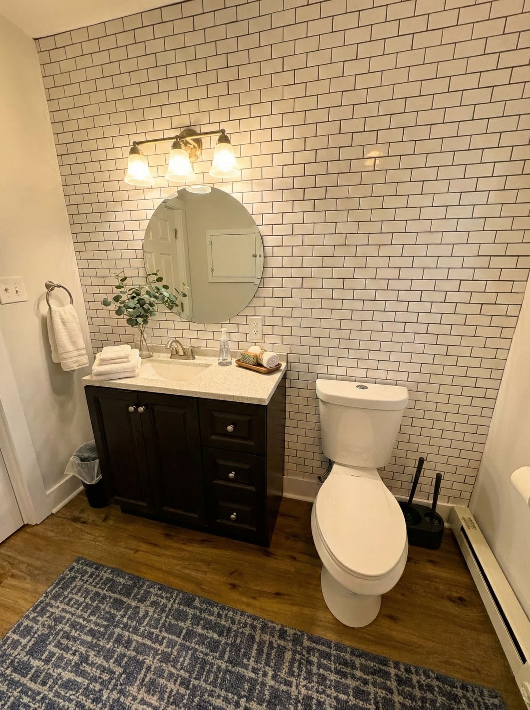 Newly Renovated Apt with King Bed 5