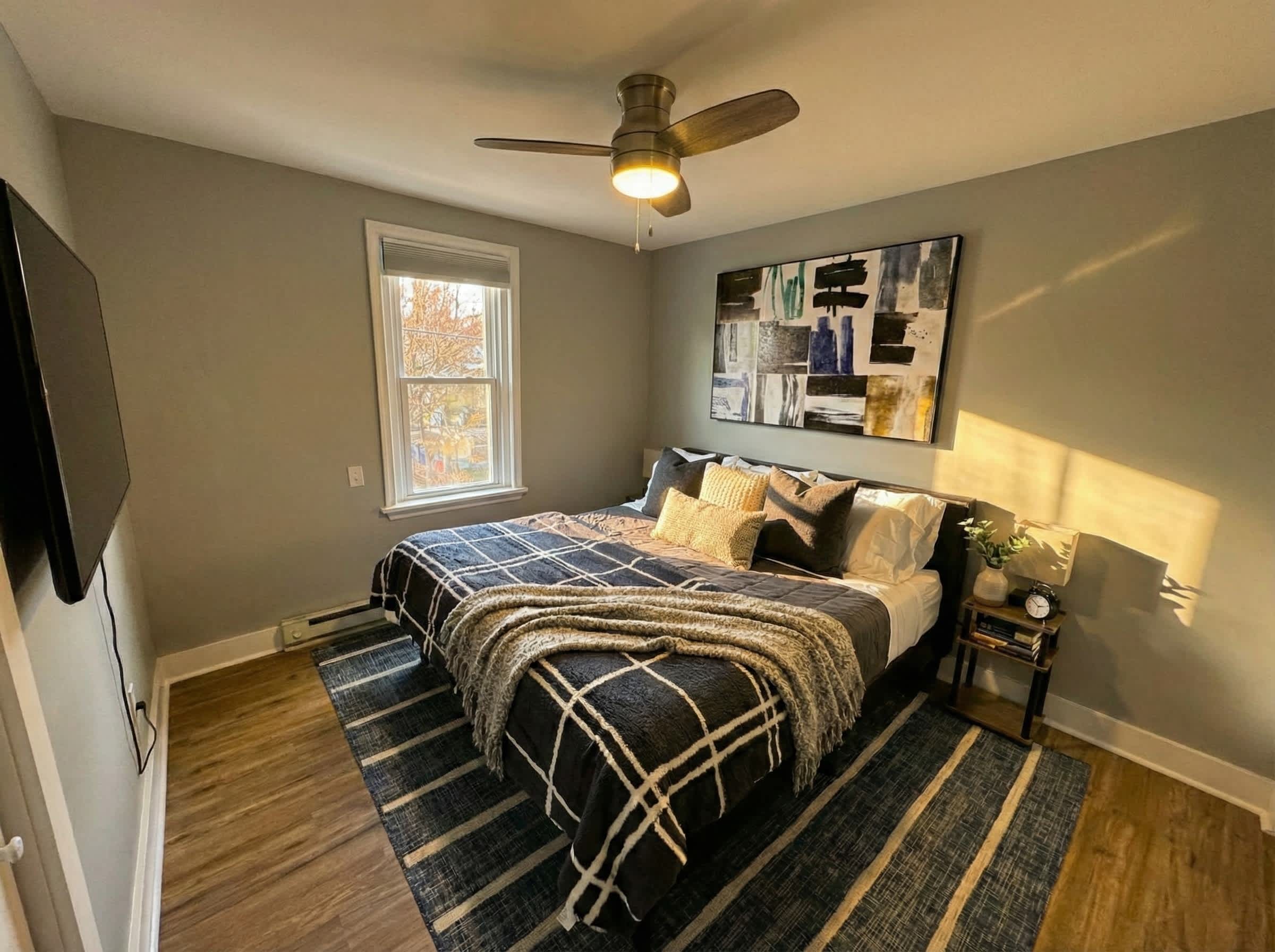 Newly Renovated Apt with King Bed 2
