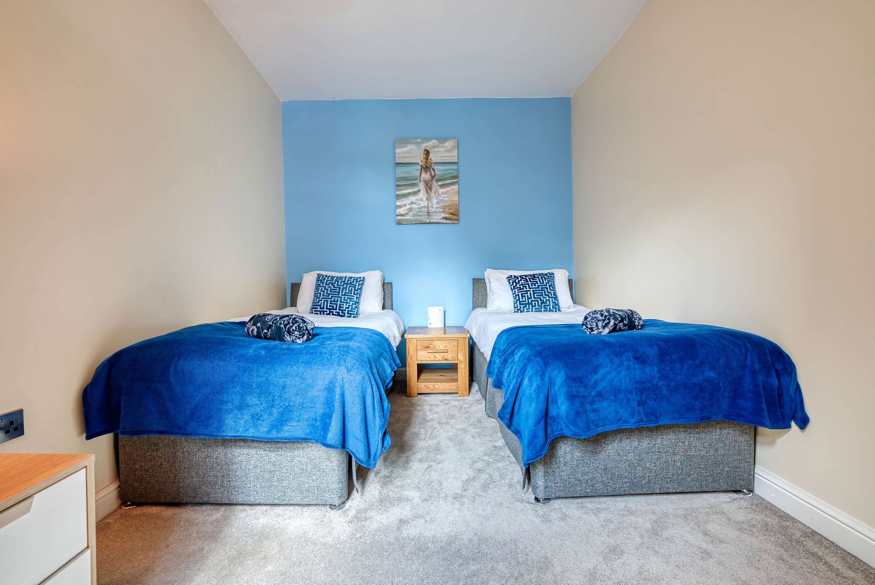 Listing Coventry Work Stay | 4 Bedroom & Parking
