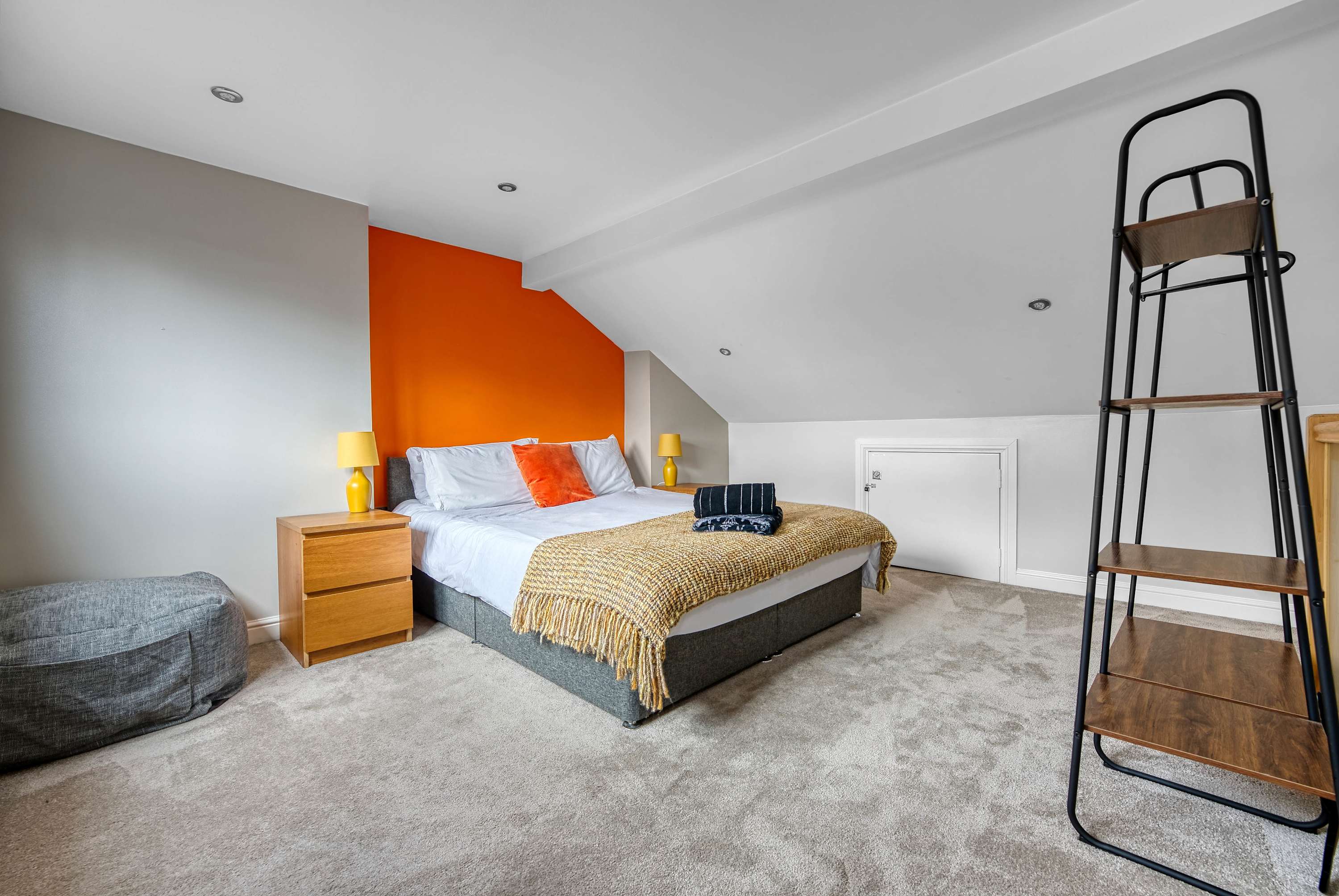 Listing Coventry Work Stay | 4 Bedroom & Parking