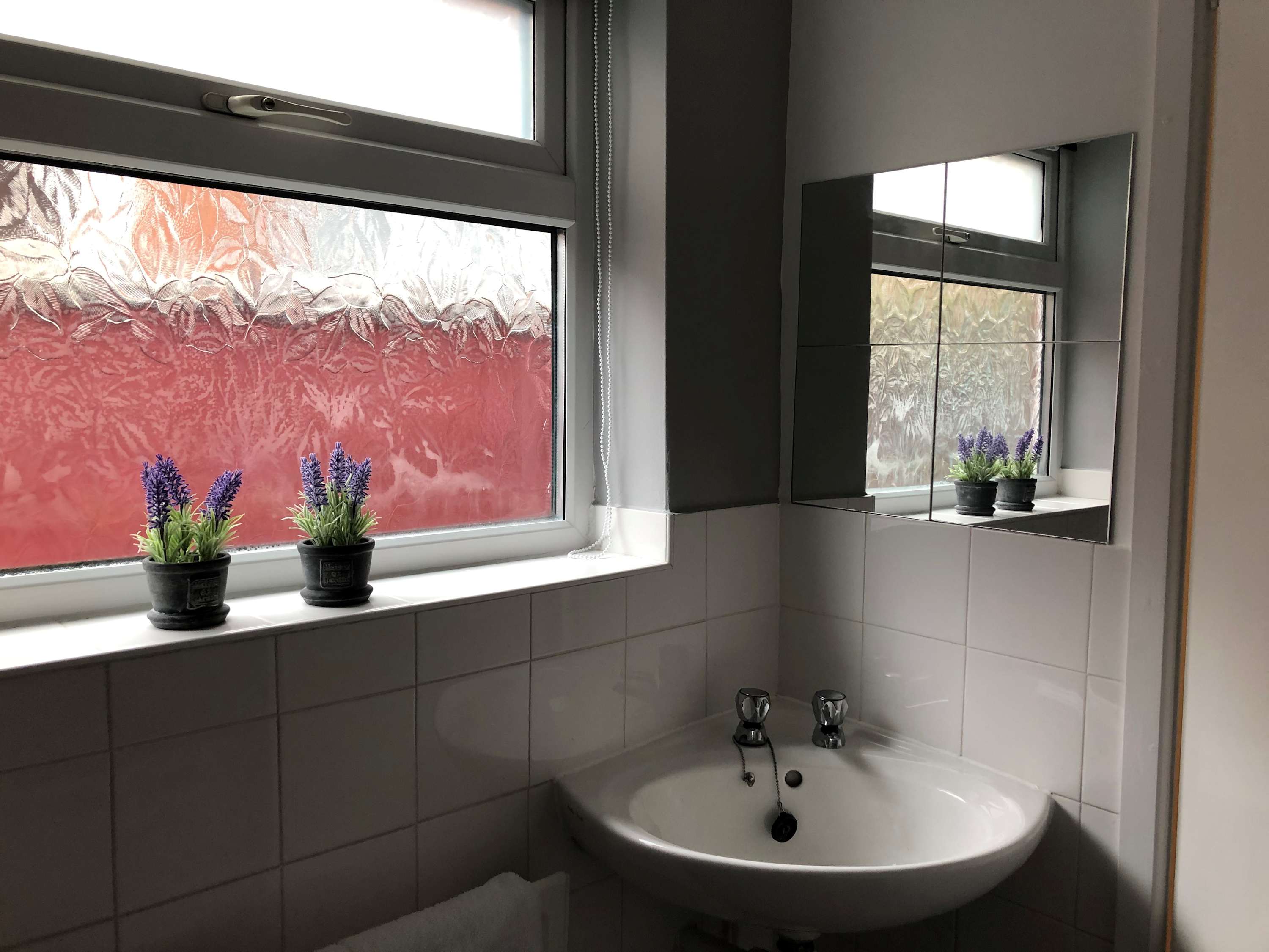 Listing Stylish 2BR House in Coventry - Ideal for Business and Groups