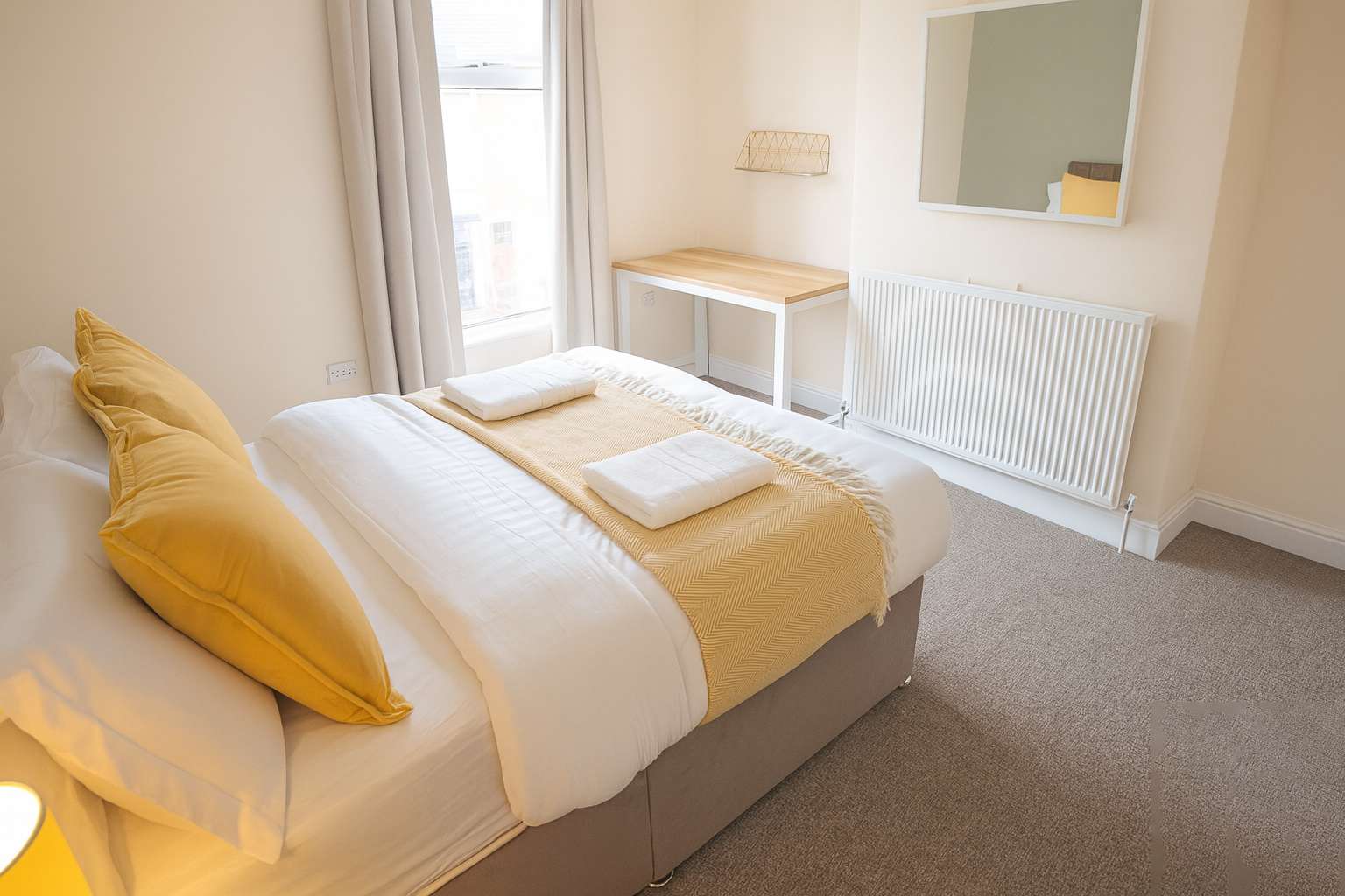 Spacious Coventry House: WiFi, Parking, Great for Groups
