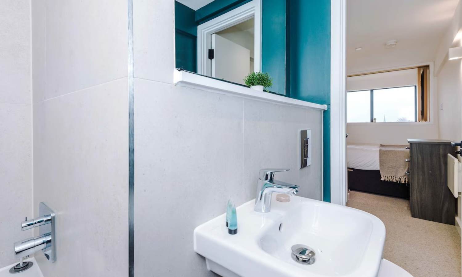Modern 2BR Apartment with Wifi in Manchester in 7 Spinners Way M15 4UU - Property image 19 - VivreStays