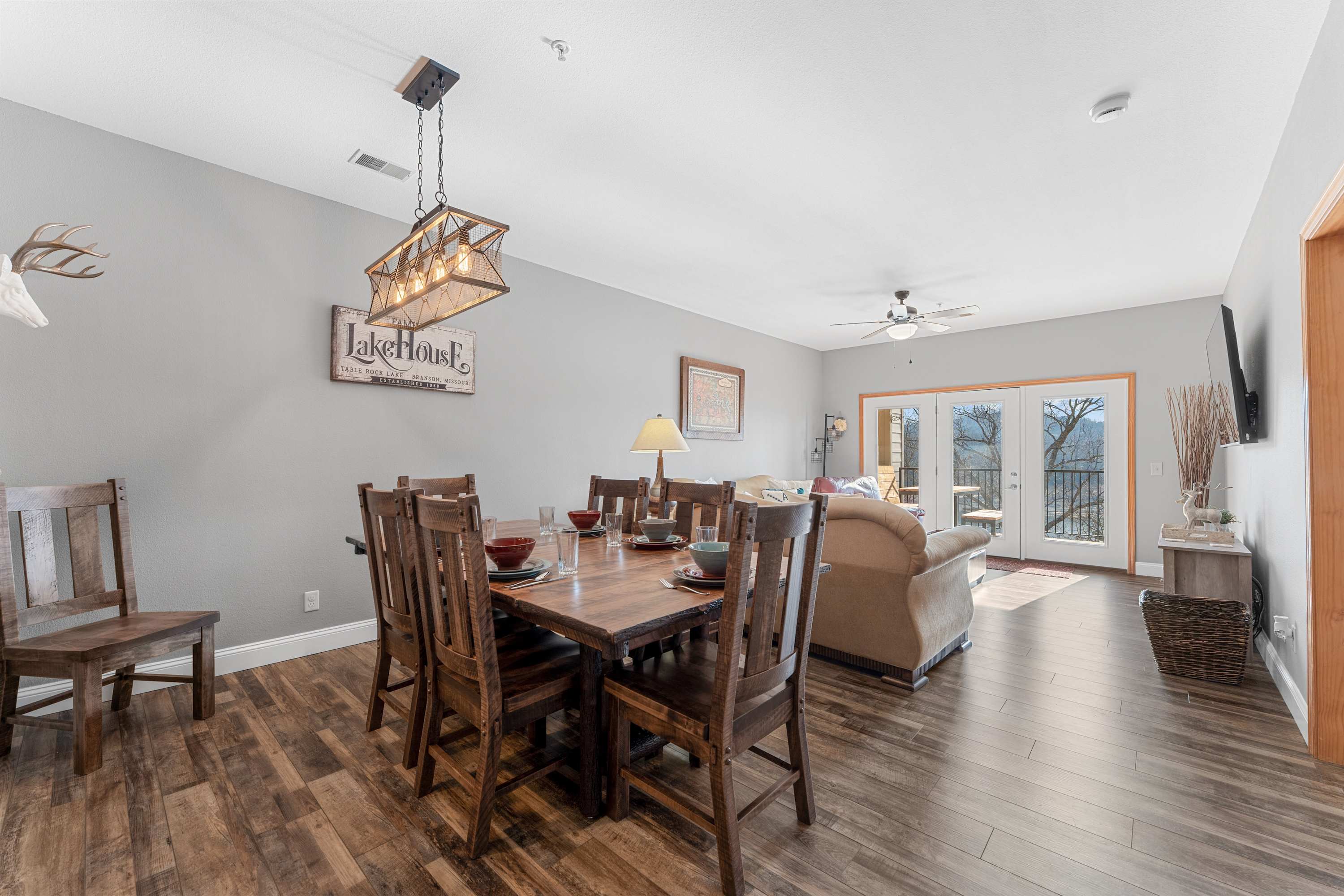 Make mealtime memories together in the cozy dining area​