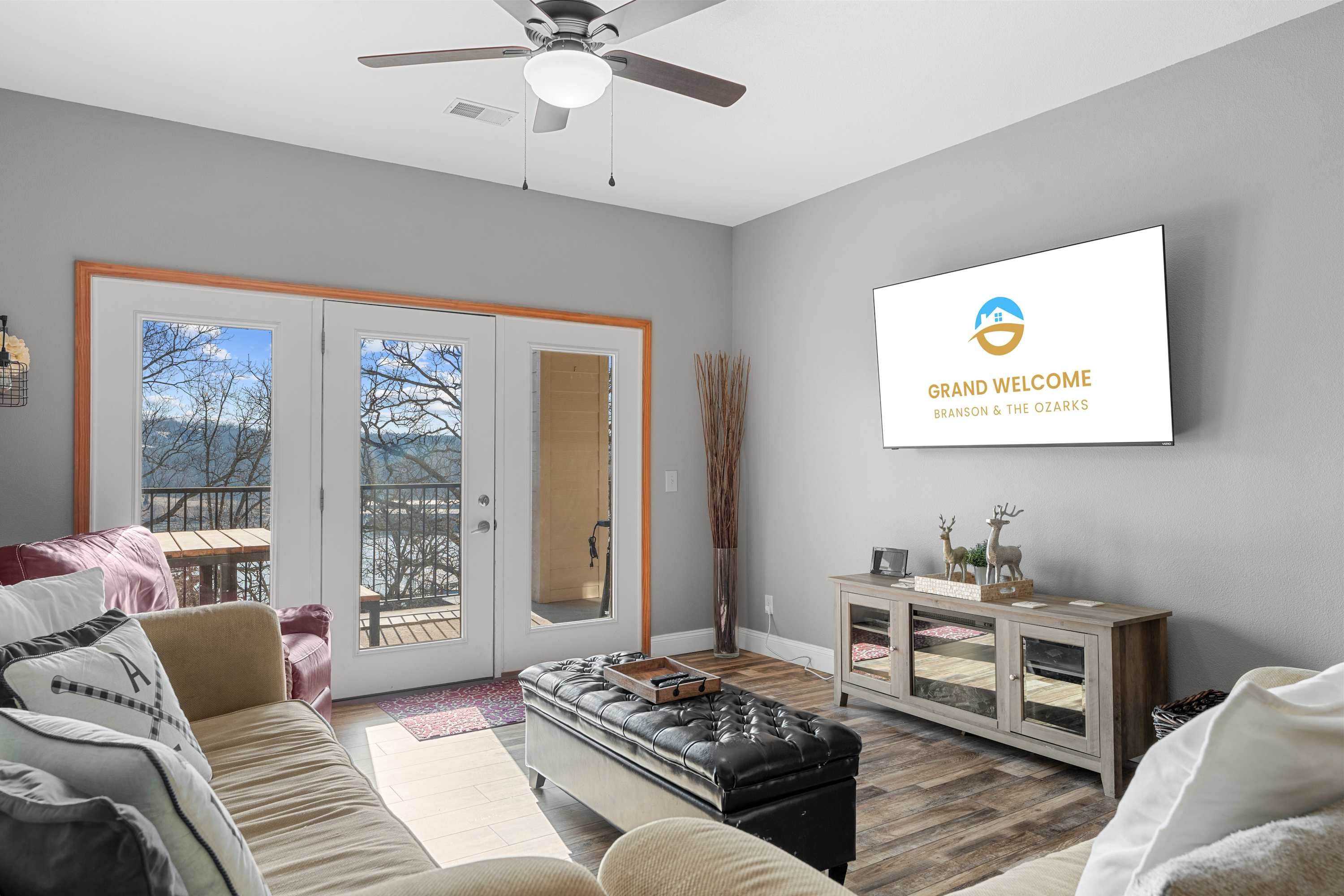 The Lakeview Condo – Lakefront