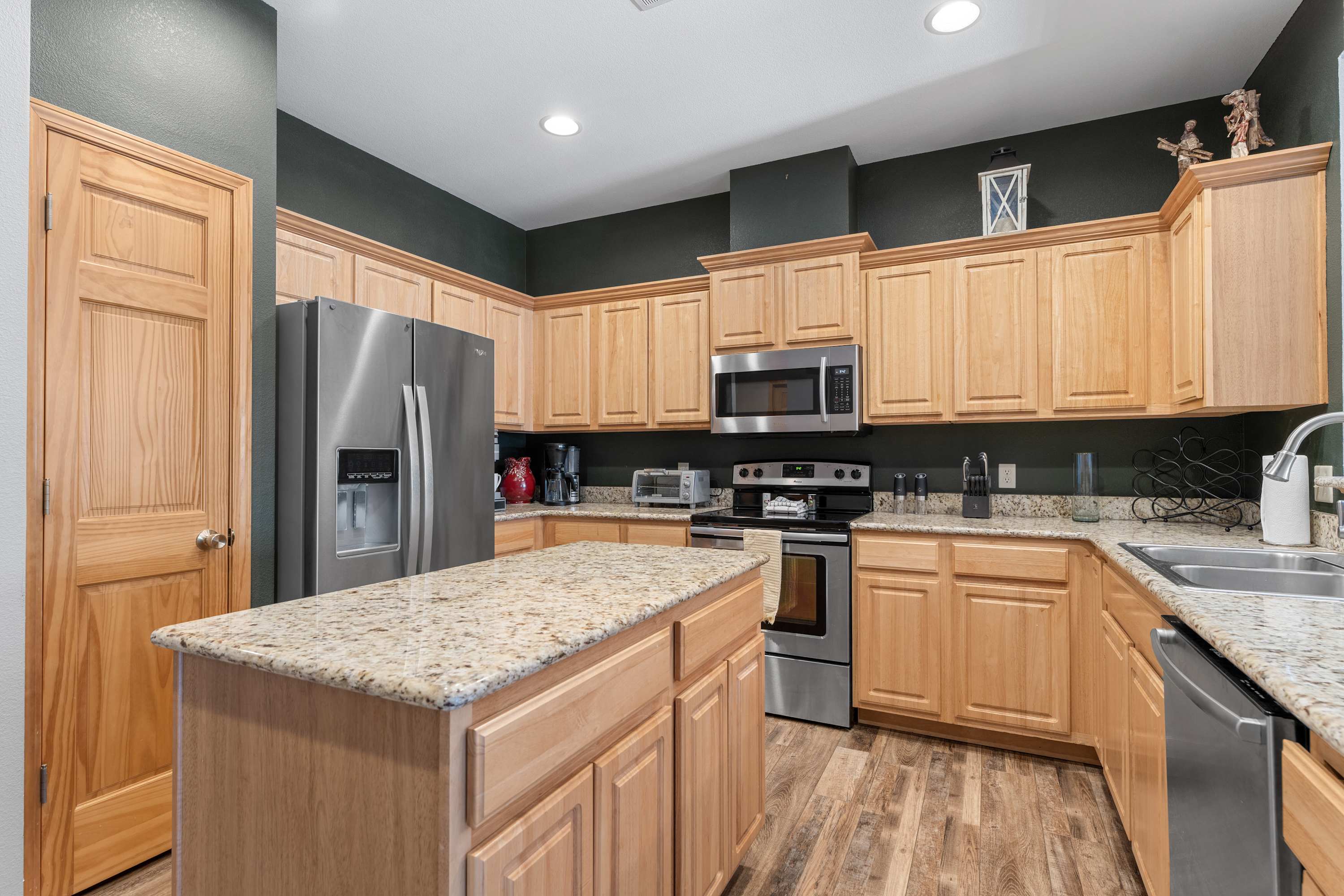The spacious kitchen is well equipped for an unforgettable getaway​