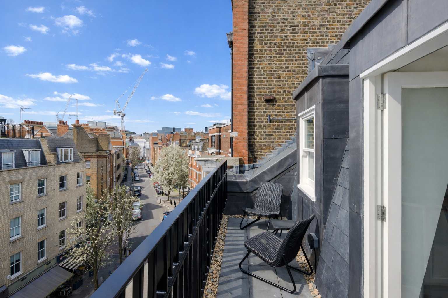 View Top-Floor 1-Bed + Balcony · Fitzrovia · Sleeps 4 in Foley Street, 4 W1W 7TJ Top-Floor 1-Bed + Balcony · Fitzrovia · Sleeps 4 in Foley Street, 4 W1W 7TJ - Property image 3 - VivreStays