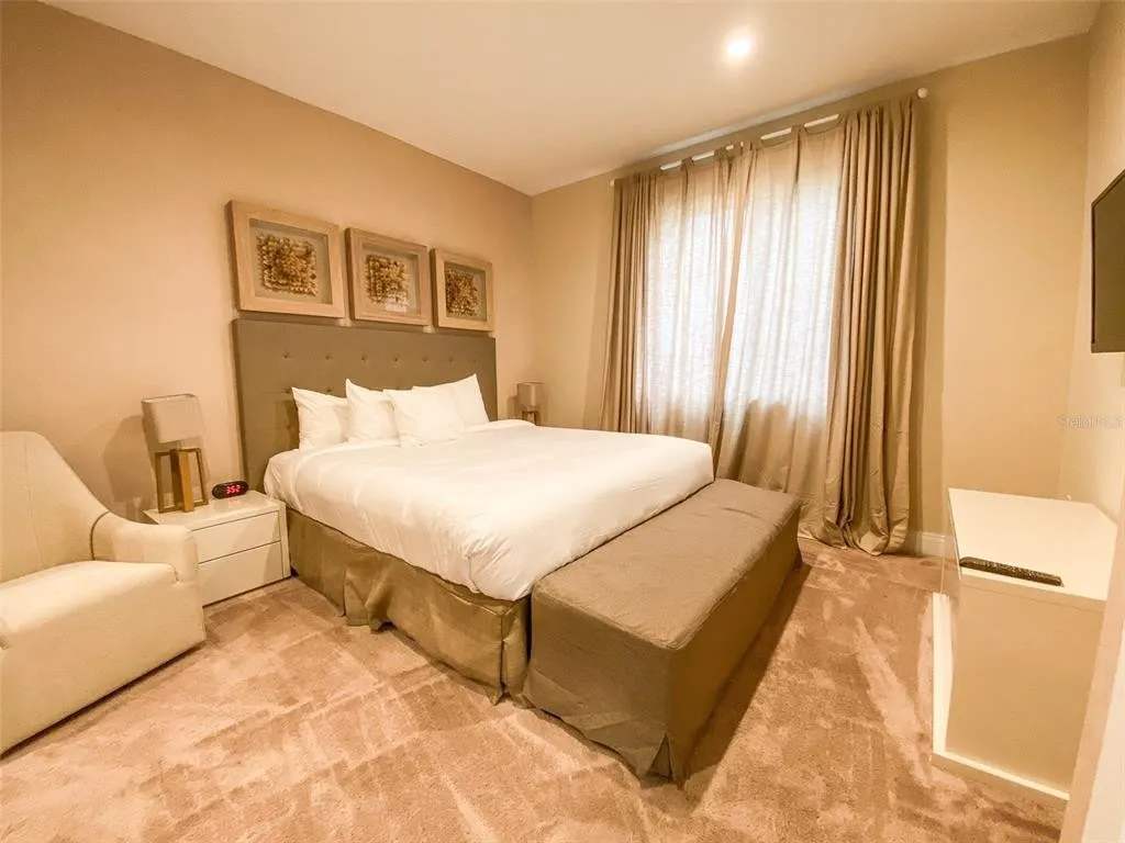 4 BR Home w/ Resort Amenities + 3 MI to Disney