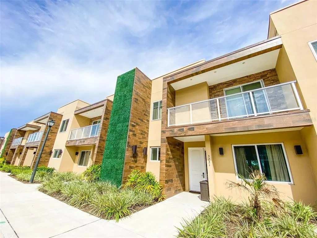 4 BR Home w/ Resort Amenities + 3 MI to Disney