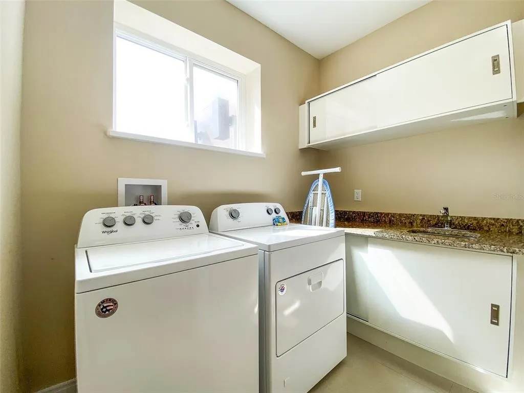 4 BR Home w/ Resort Amenities + 3 MI to Disney