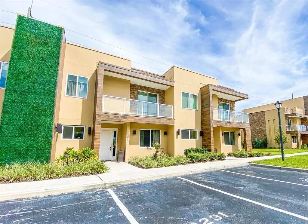 4 BR Home w/ Resort Amenities + 3 MI to Disney