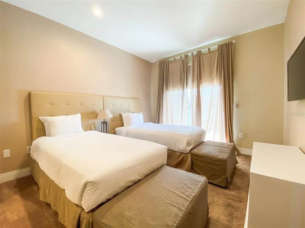 4 BR Home w/ Resort Amenities + 3 MI to Disney