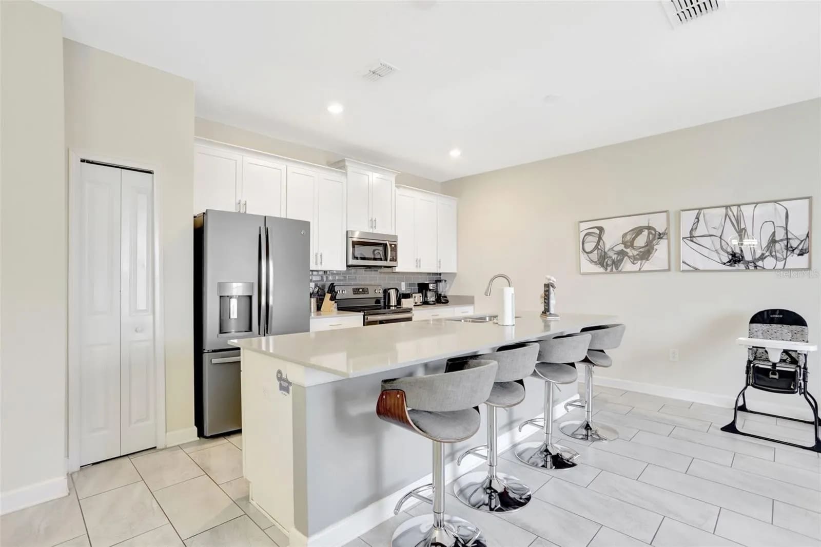 Family townhouse w/ pool & water park access