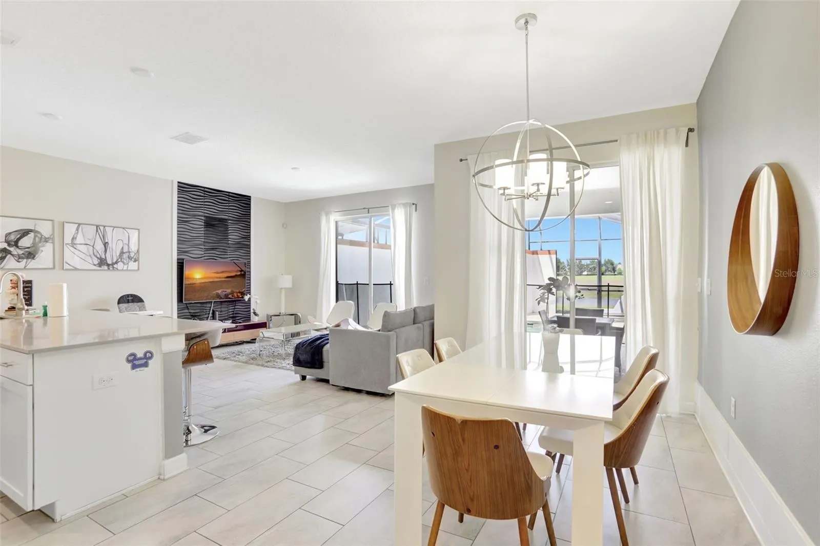 Family townhouse w/ pool & water park access