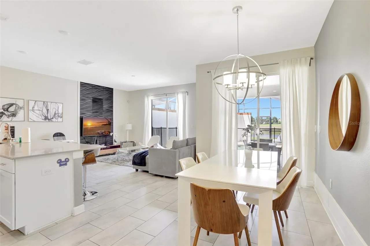 Family townhouse w/ pool & water park access