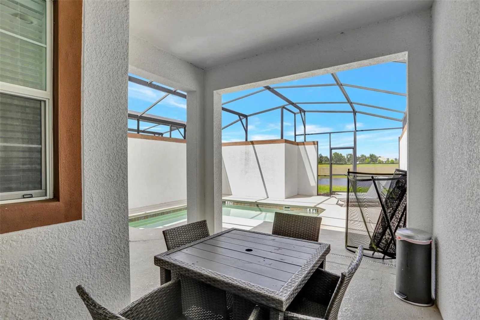 Family townhouse w/ pool & water park access