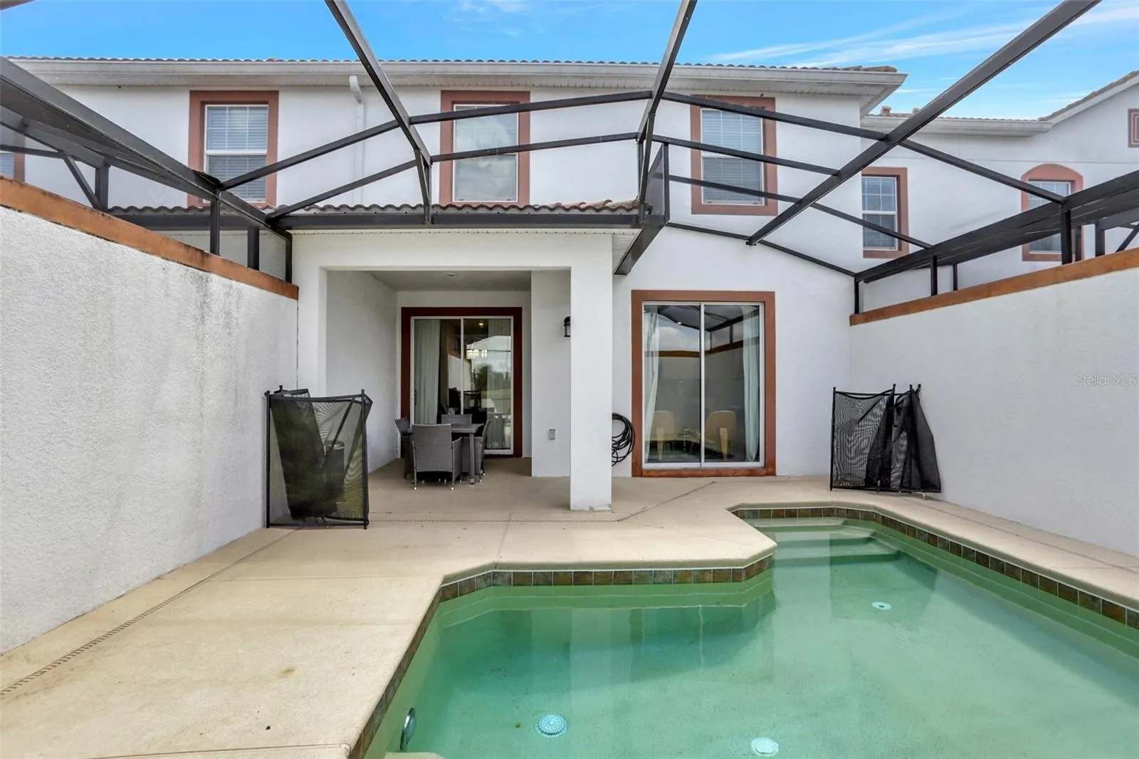 Family townhouse w/ pool & water park access