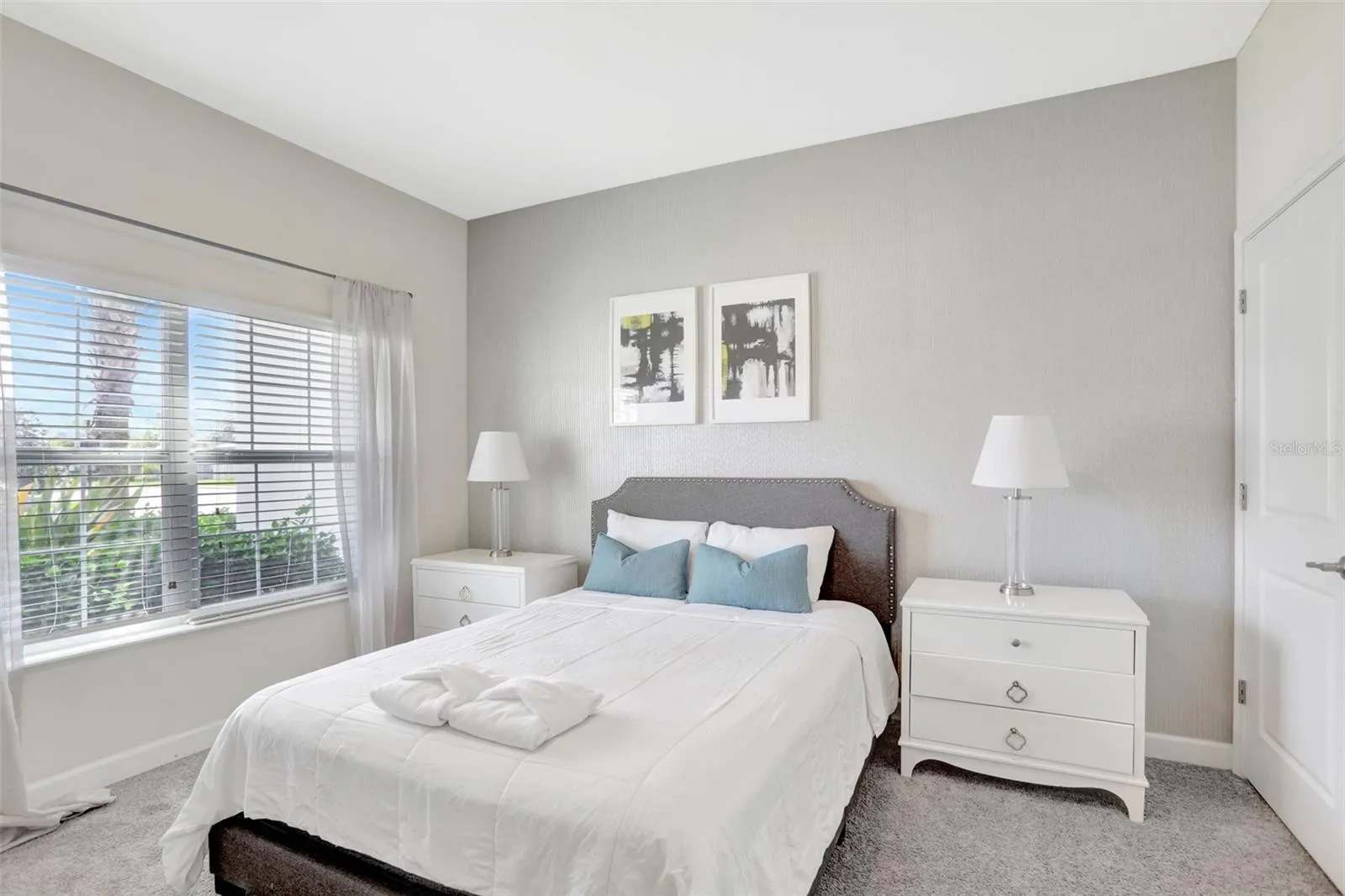 Family townhouse w/ pool & water park access