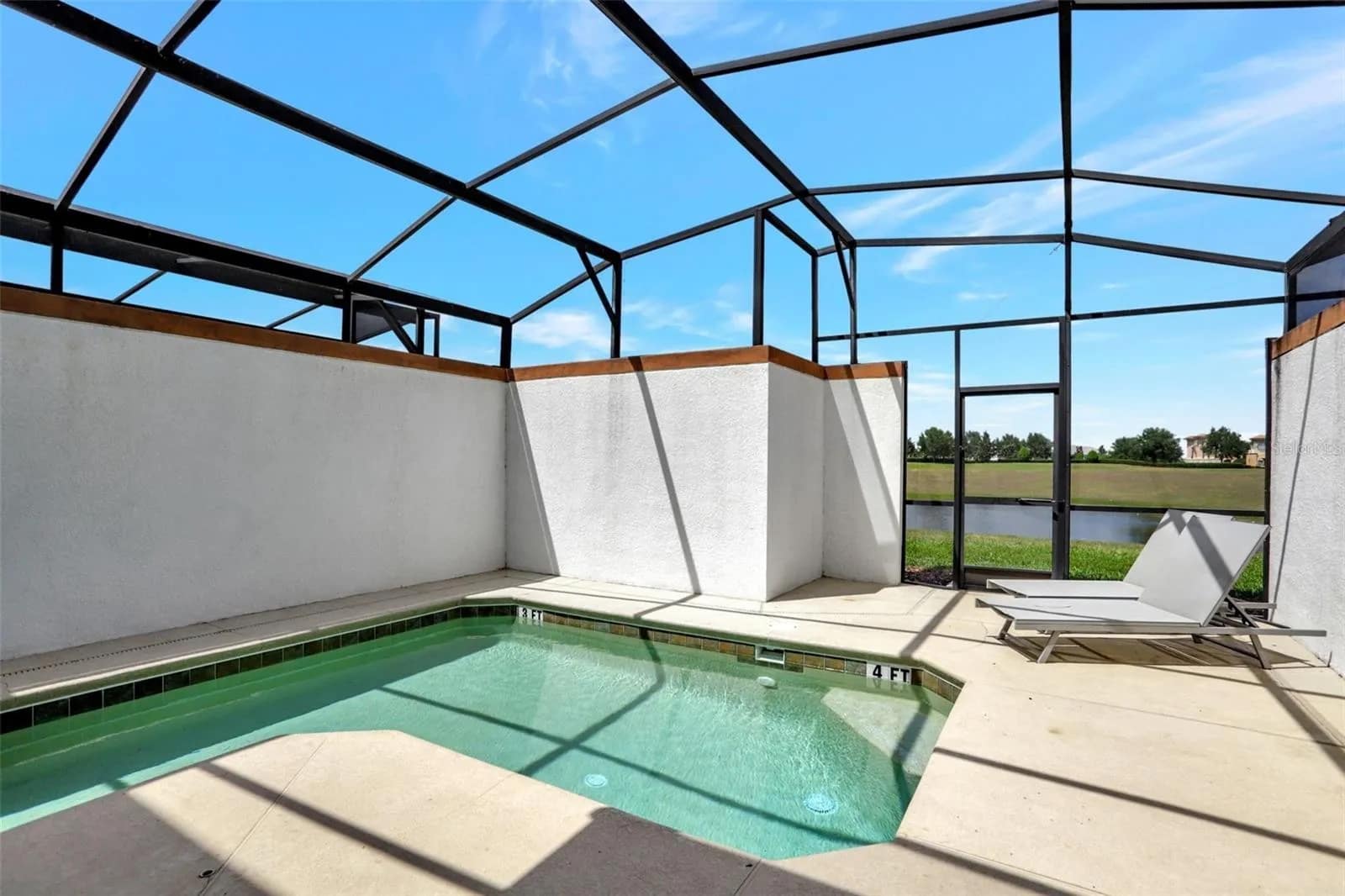 Family townhouse w/ pool & water park access