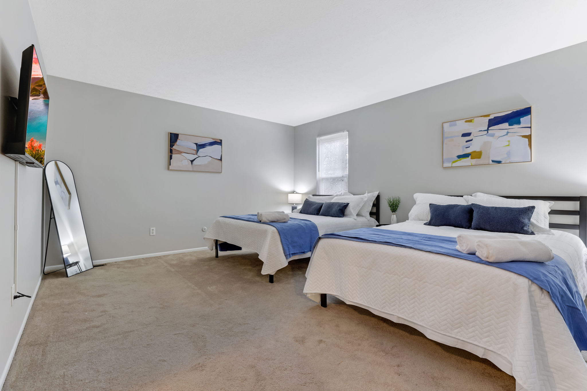 Modern 2BR Duplex in Gahanna Near Easton, Airpor