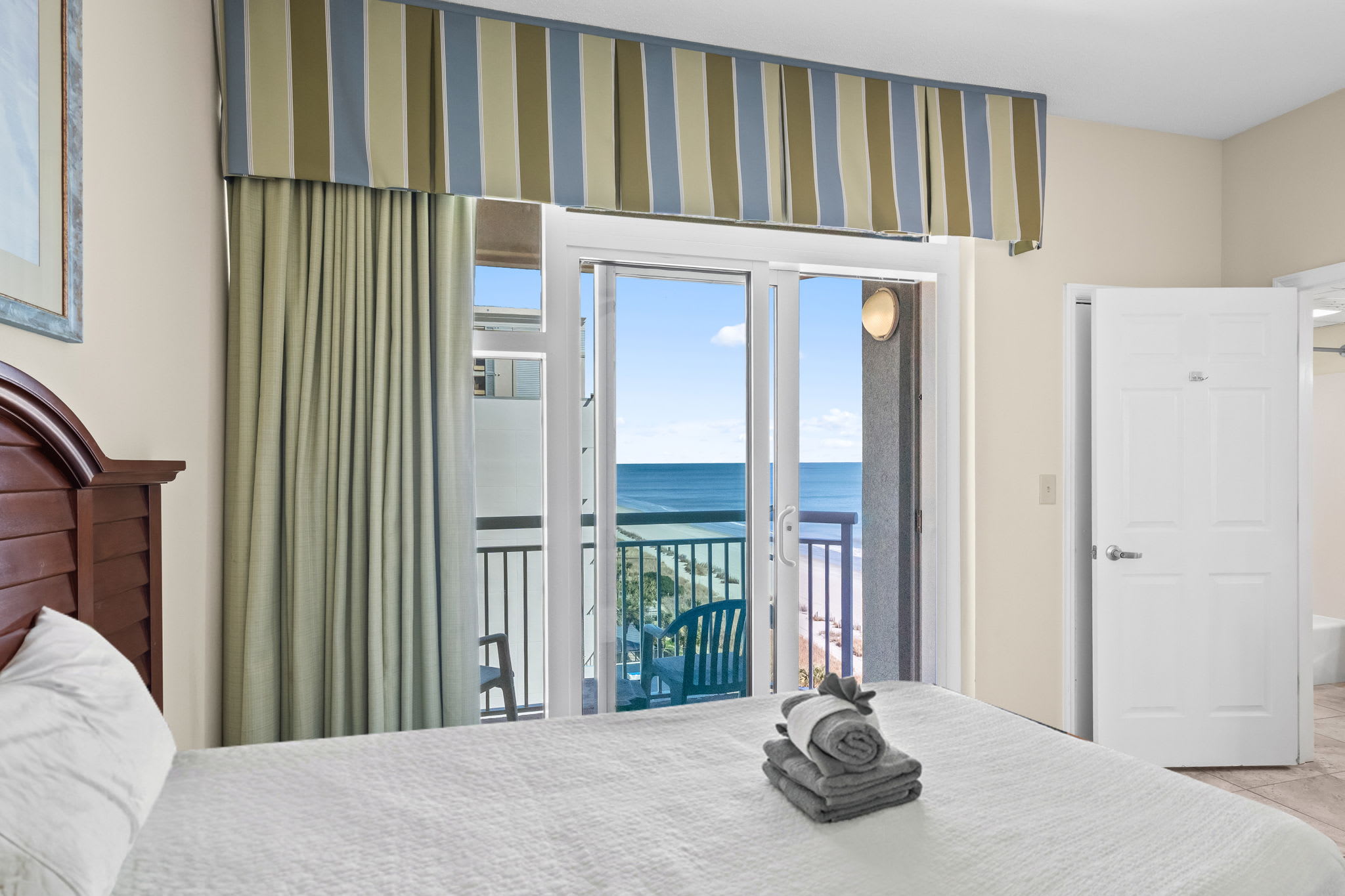 HS Unit 801 Oceanfront | Photo 21