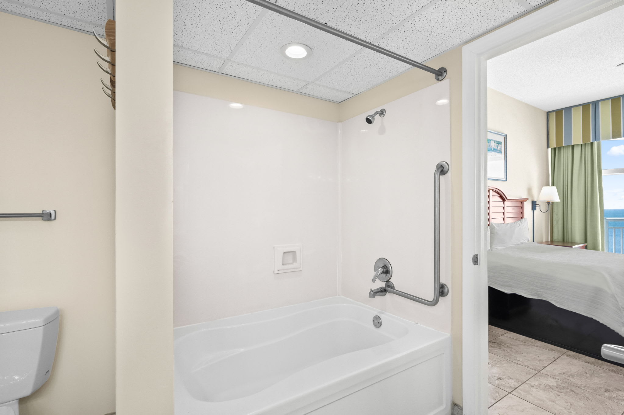 HS Unit 801 Oceanfront | Photo 18