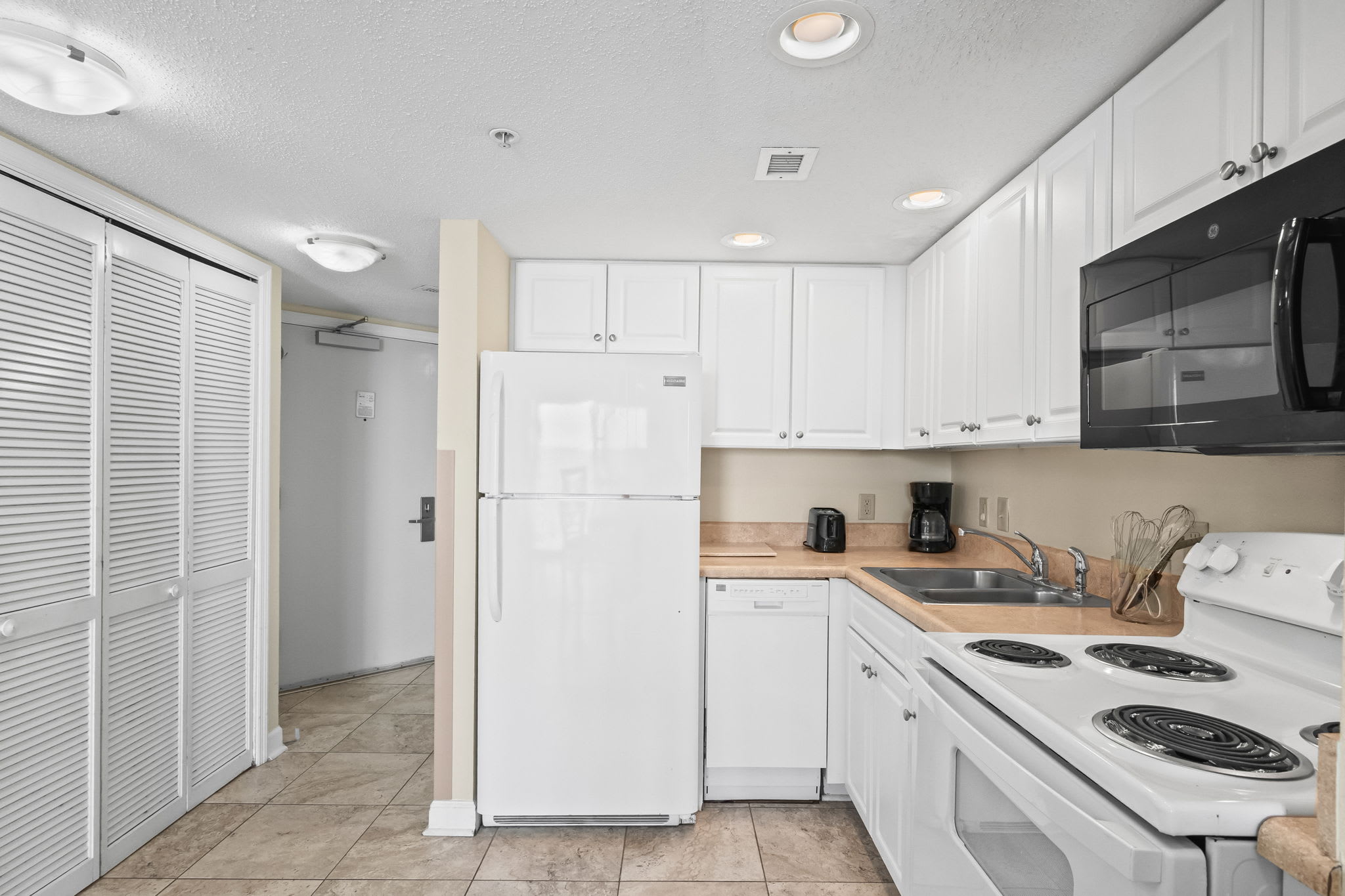 HS Unit 801 Oceanfront | Photo 11