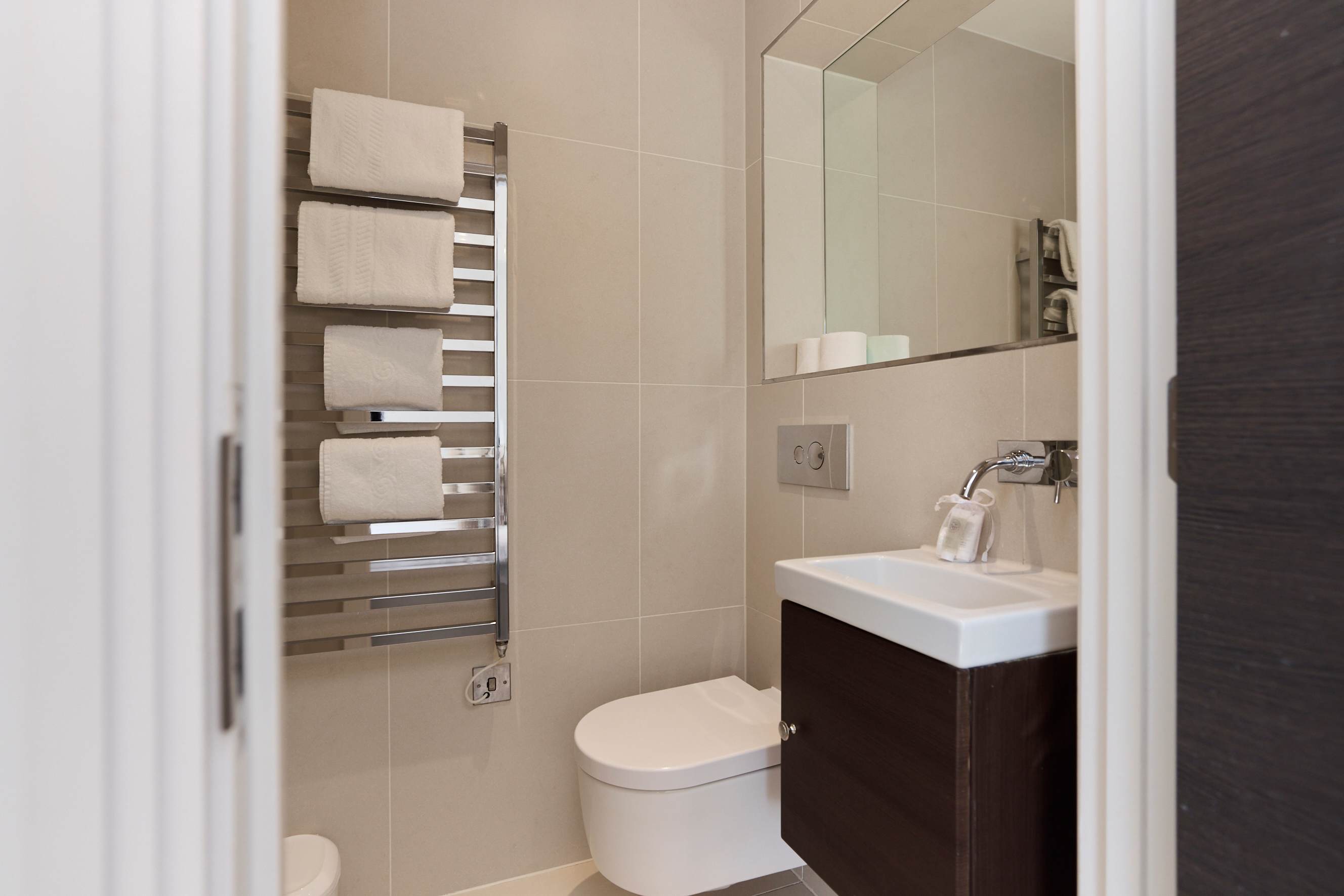 Second Storey at Kew in Kew Bridge Road 2 TW8 0FA - Property image 14 - VivreStays