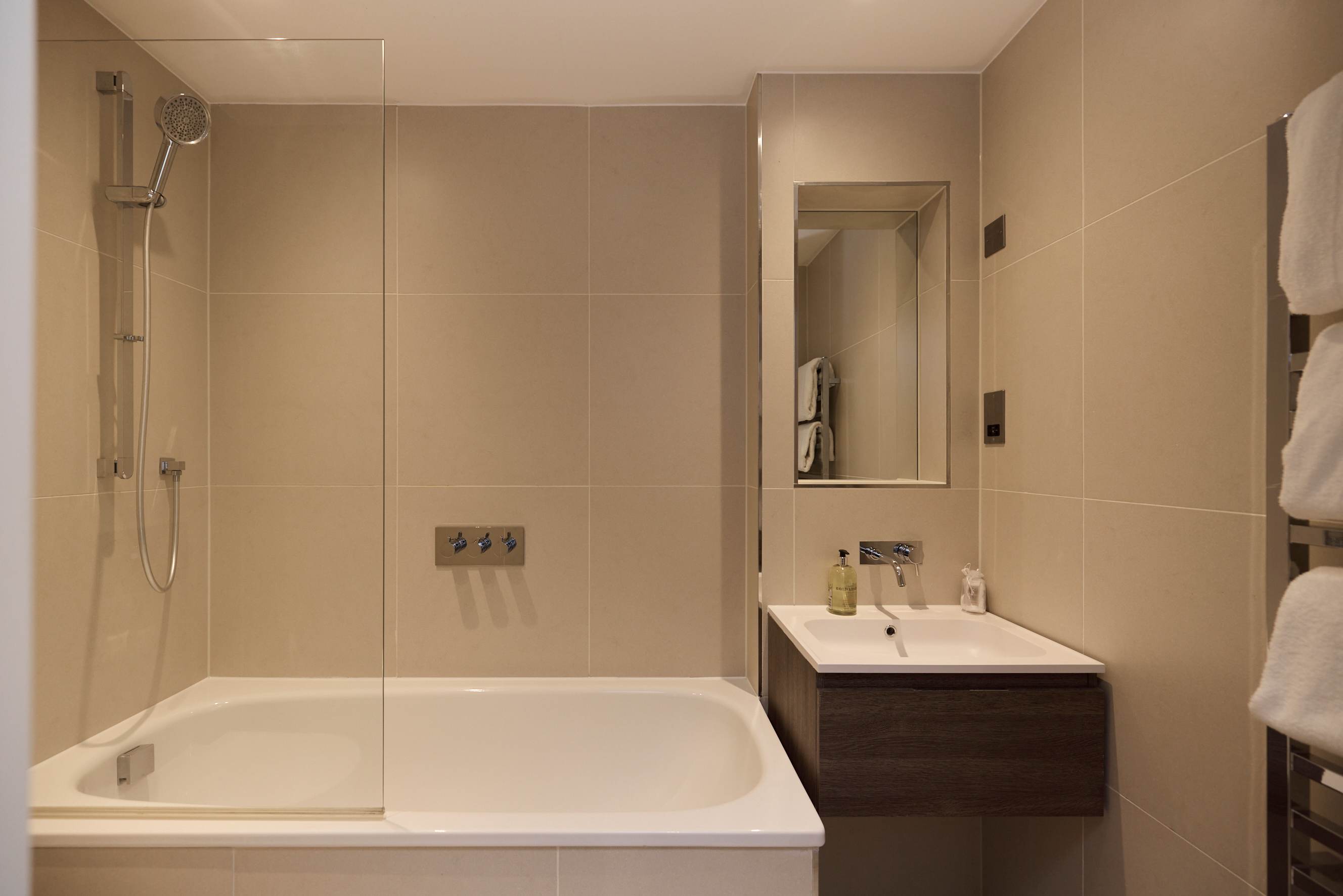 Second Storey at Kew in Kew Bridge Road 2 TW8 0FA - Property image 23 - VivreStays