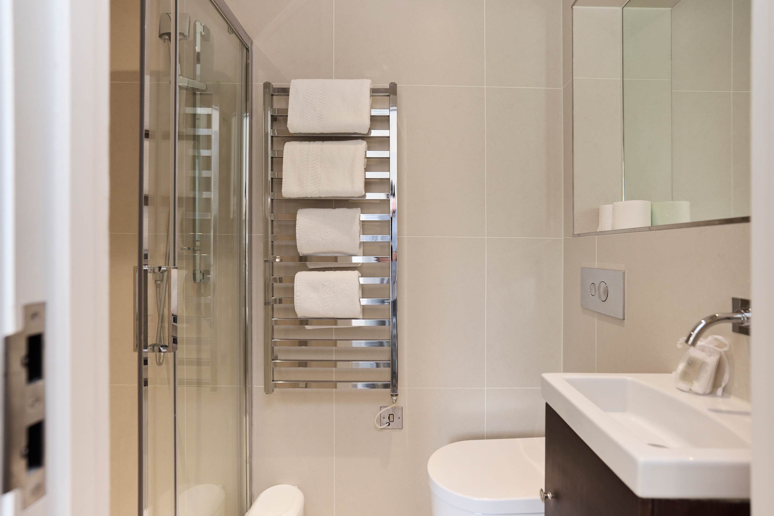 Second Storey at Kew in Kew Bridge Road 2 TW8 0FA - Property image 16 - VivreStays