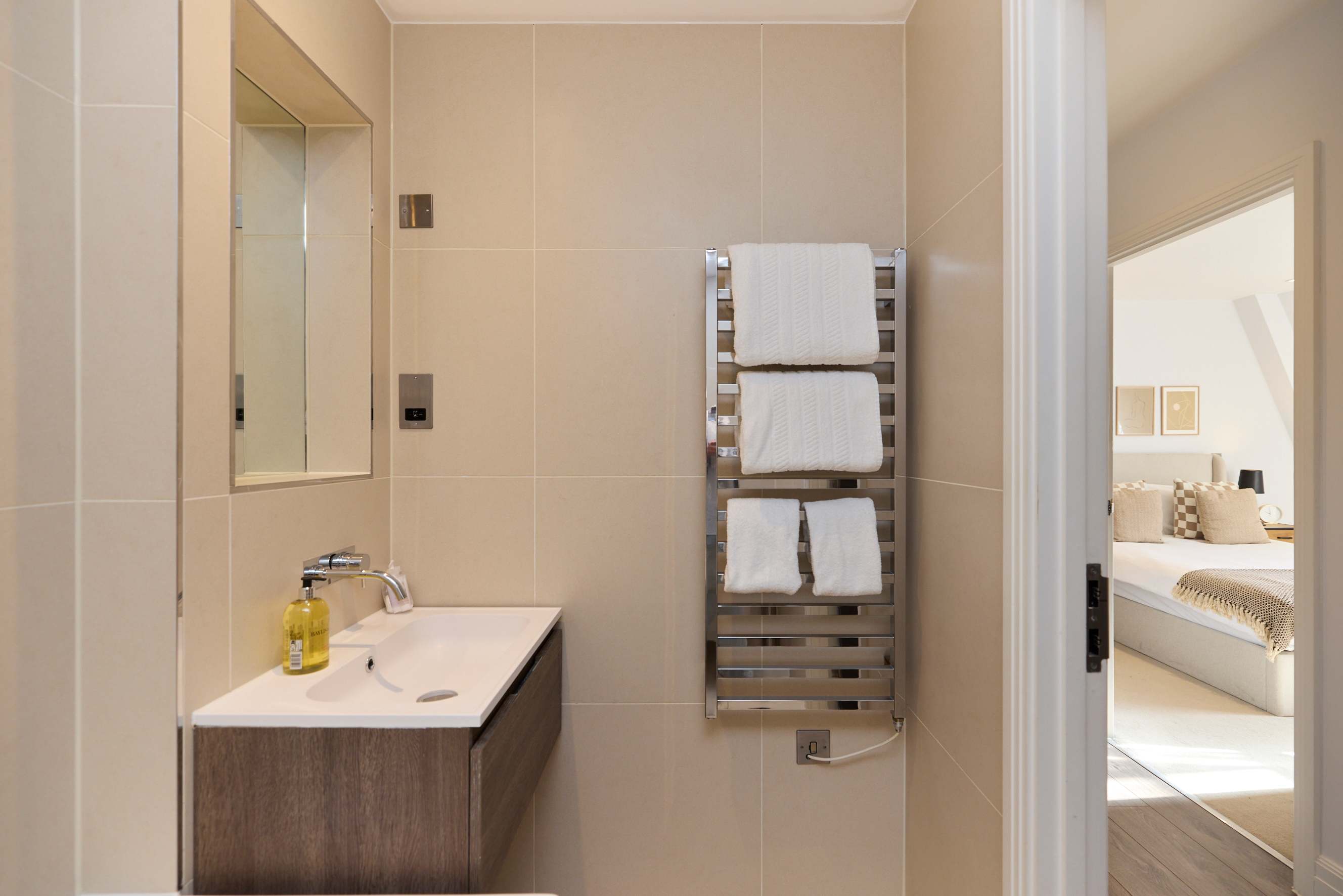 Second Storey at Kew in Kew Bridge Road 2 TW8 0FA - Property image 24 - VivreStays