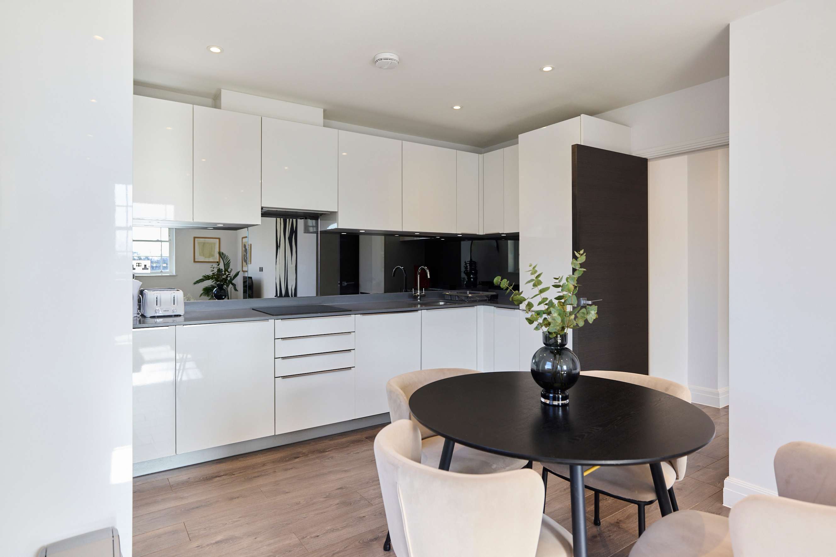 Second Storey at Kew in Kew Bridge Road 2 TW8 0FA - Property image 6 - VivreStays