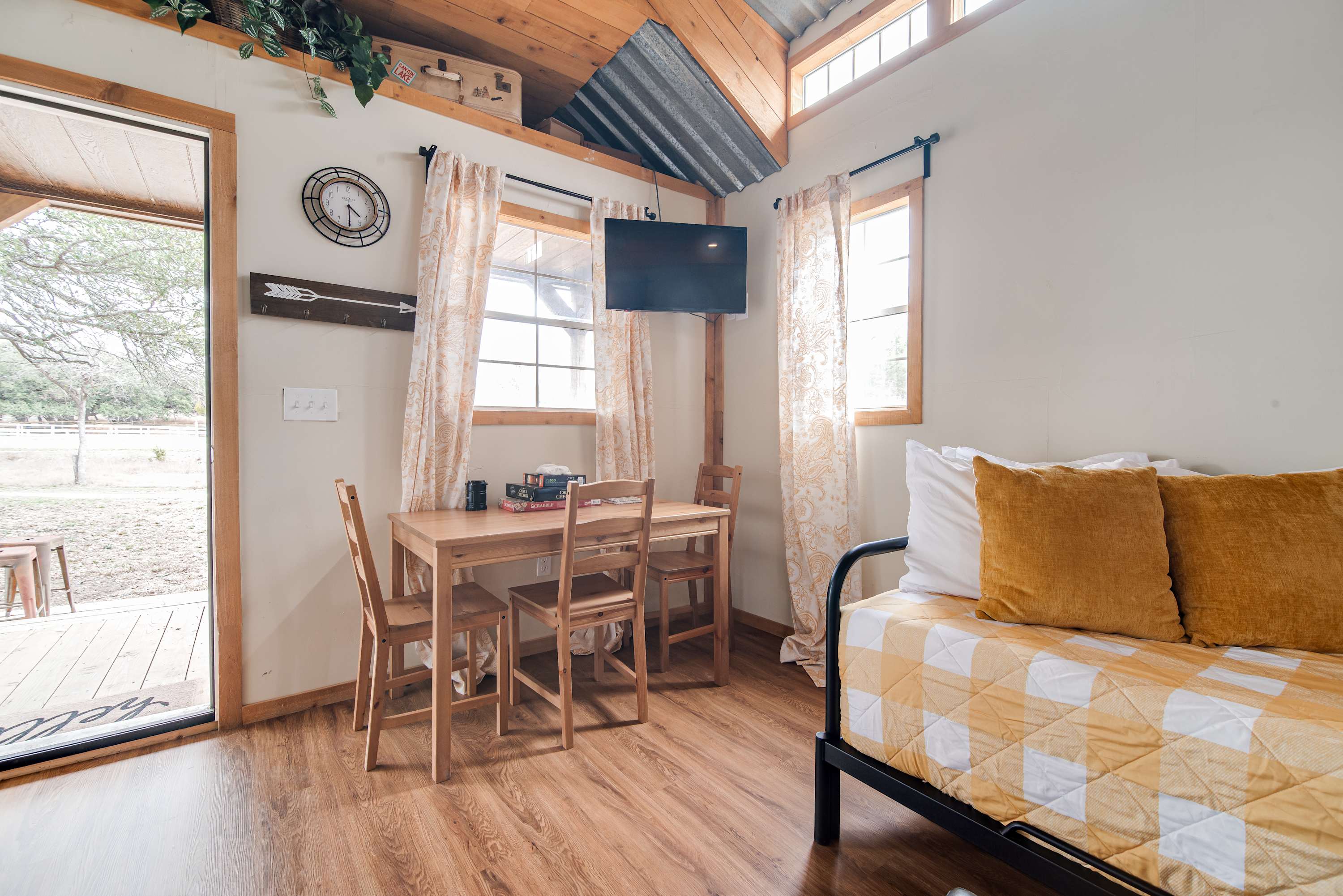 Hill Country Cabin 1 3