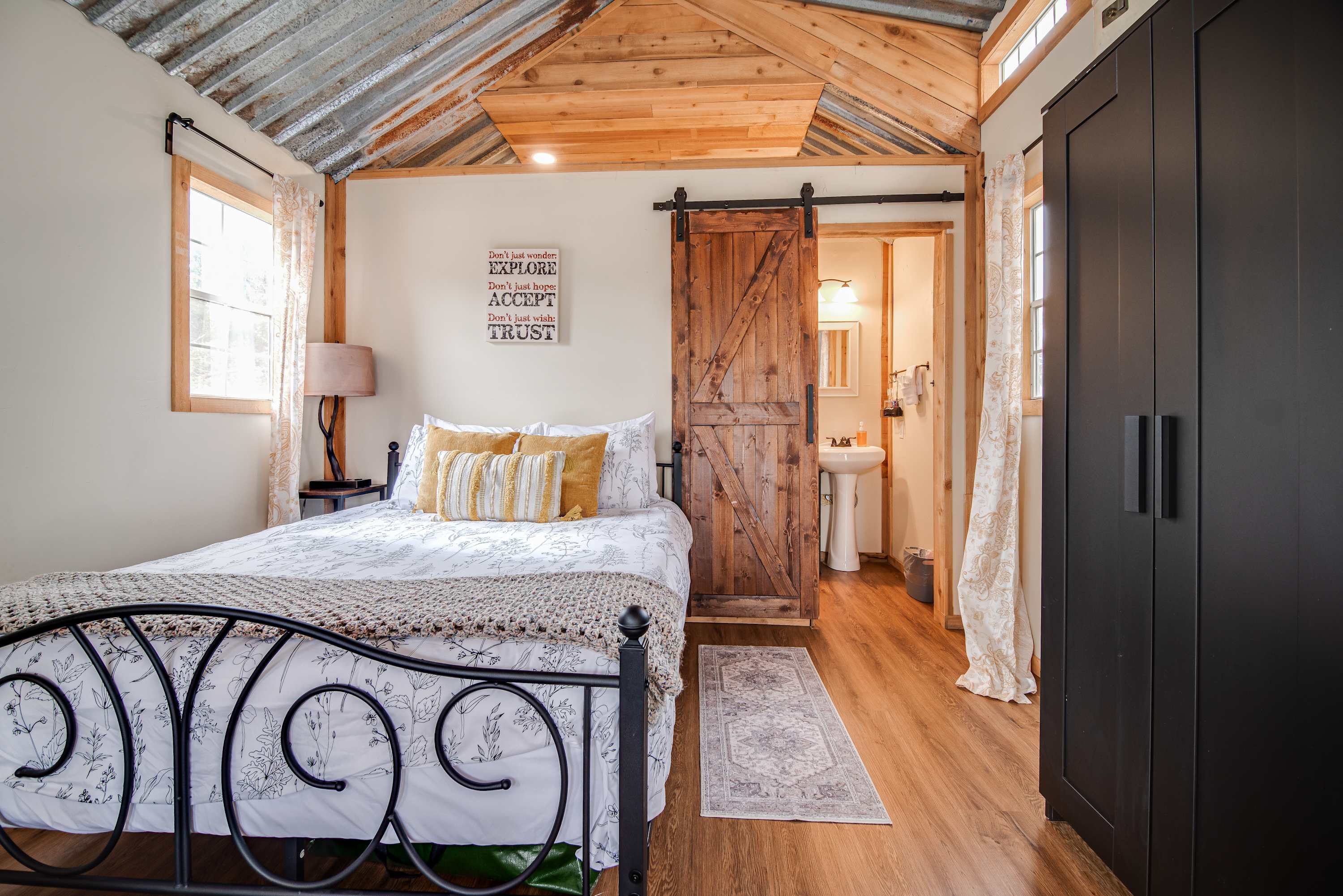 Hill Country Cabin 1 9