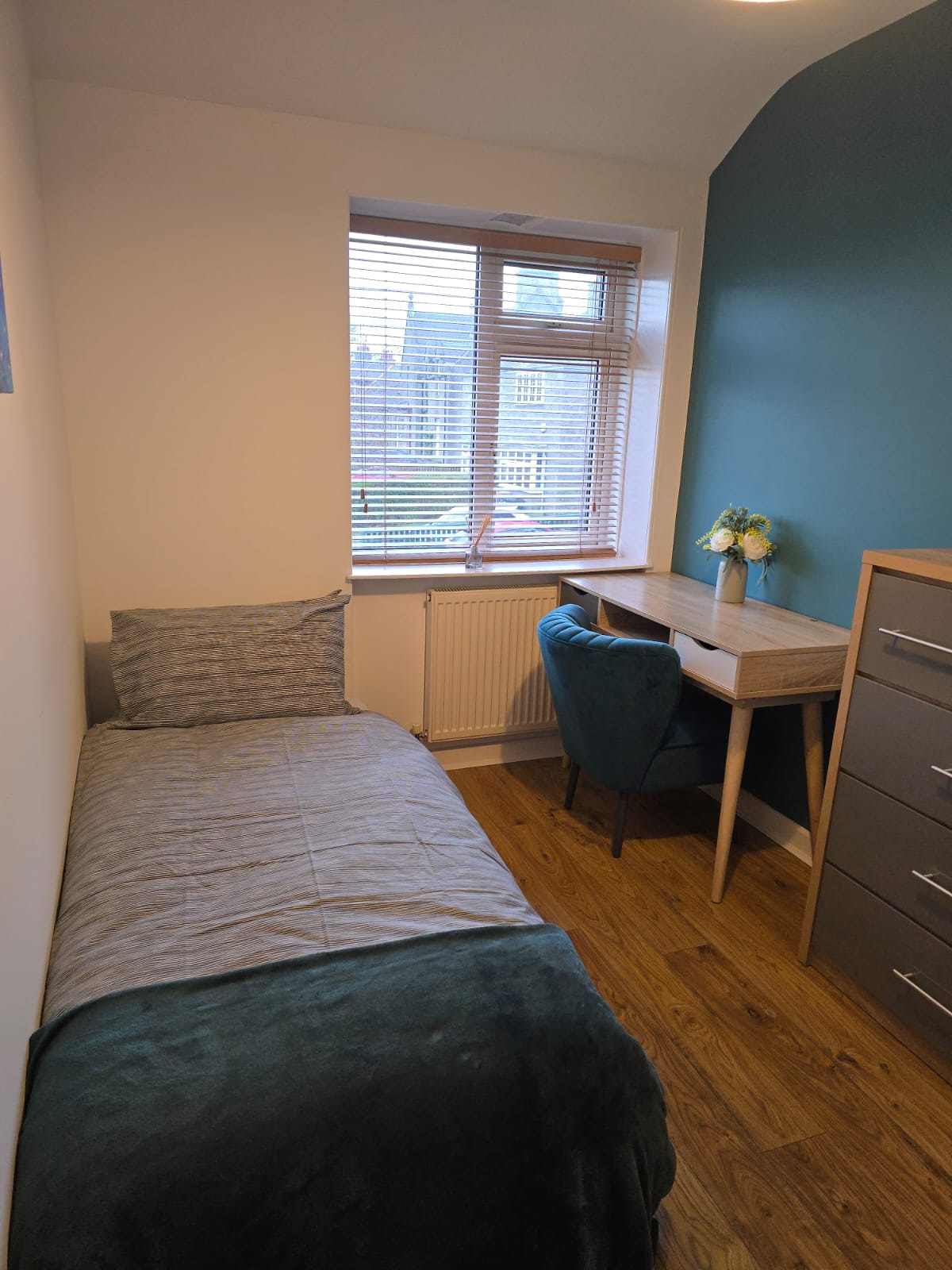 Spacious Aberdeen Home- Dedicated Workspace-Wi-Fi in 22 Mayfield Gardens AB15 7YZ - Property image 24 - VivreStays
