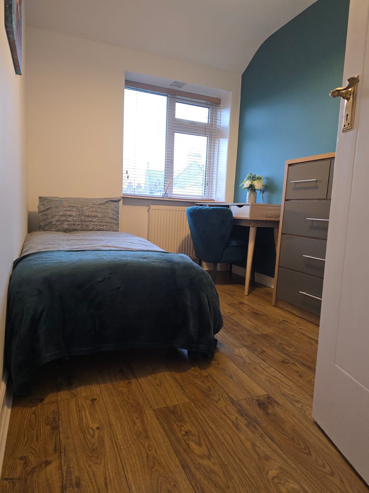 Spacious Aberdeen Home- Dedicated Workspace-Wi-Fi in 22 Mayfield Gardens AB15 7YZ - Property image 25 - VivreStays