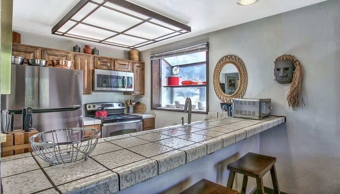Warm & Cozy Squaw Valley Condo close to Ski Resort 3