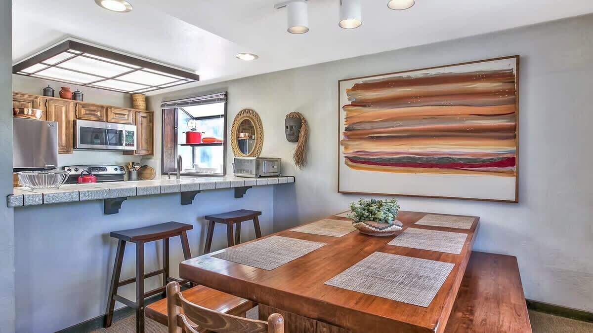 Warm & Cozy Squaw Valley Condo close to Ski Resort 6