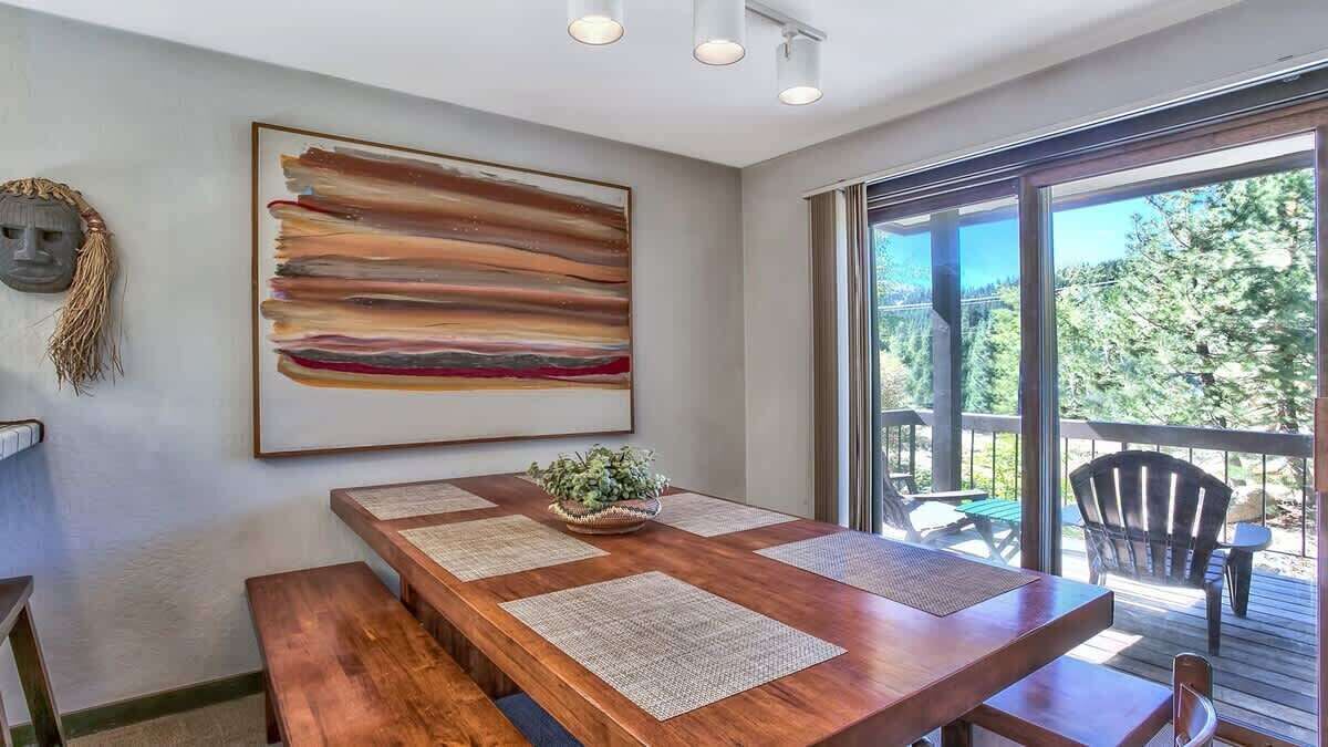 Warm & Cozy Squaw Valley Condo close to Ski Resort 4