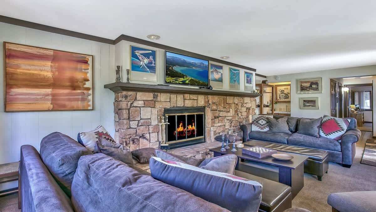 Warm & Cozy Squaw Valley Condo close to Ski Resort 2