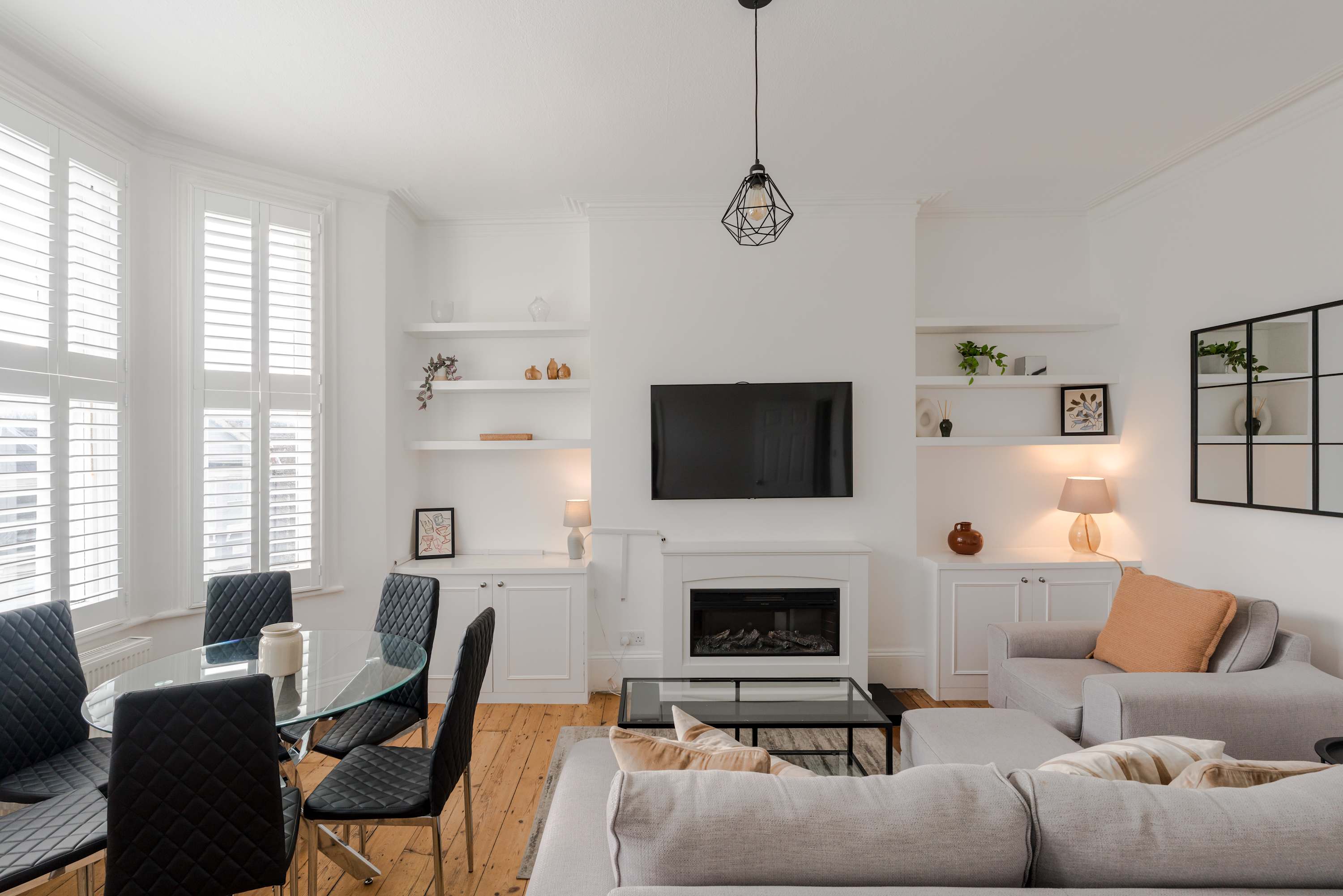 Queen's Park 2-Bed Apartment · Sleeps 4 serviced apartment - London - VivreStays
