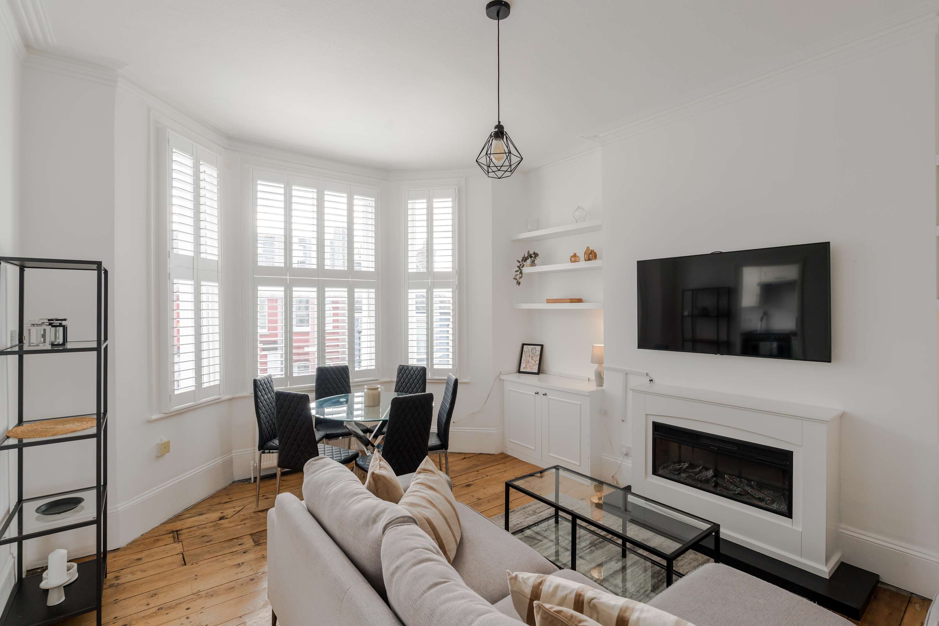 Queen's Park 2-Bed Apartment · Sleeps 4 in Priory Park Road, C NW6 - Property image 2 - VivreStays