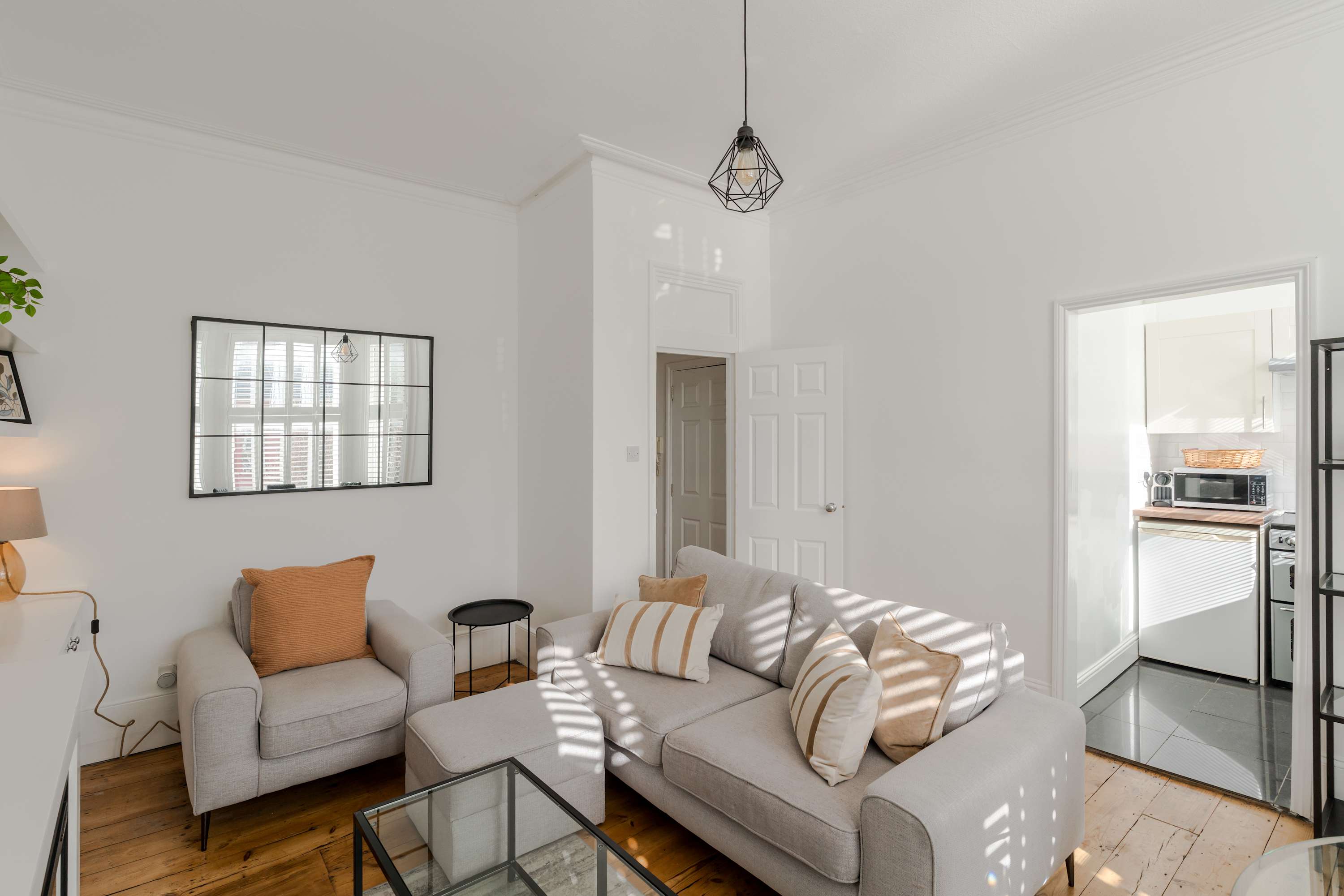 Queen's Park 2-Bed Apartment · Sleeps 4 in Priory Park Road, C NW6 - Property image 12 - VivreStays